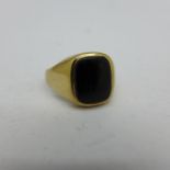 A 9ct gold signet ring, 4.