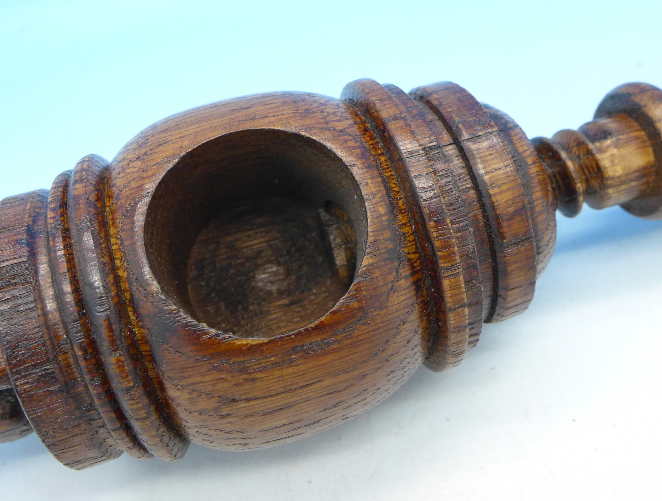 A carved oak screw nutcracker - Image 4 of 4