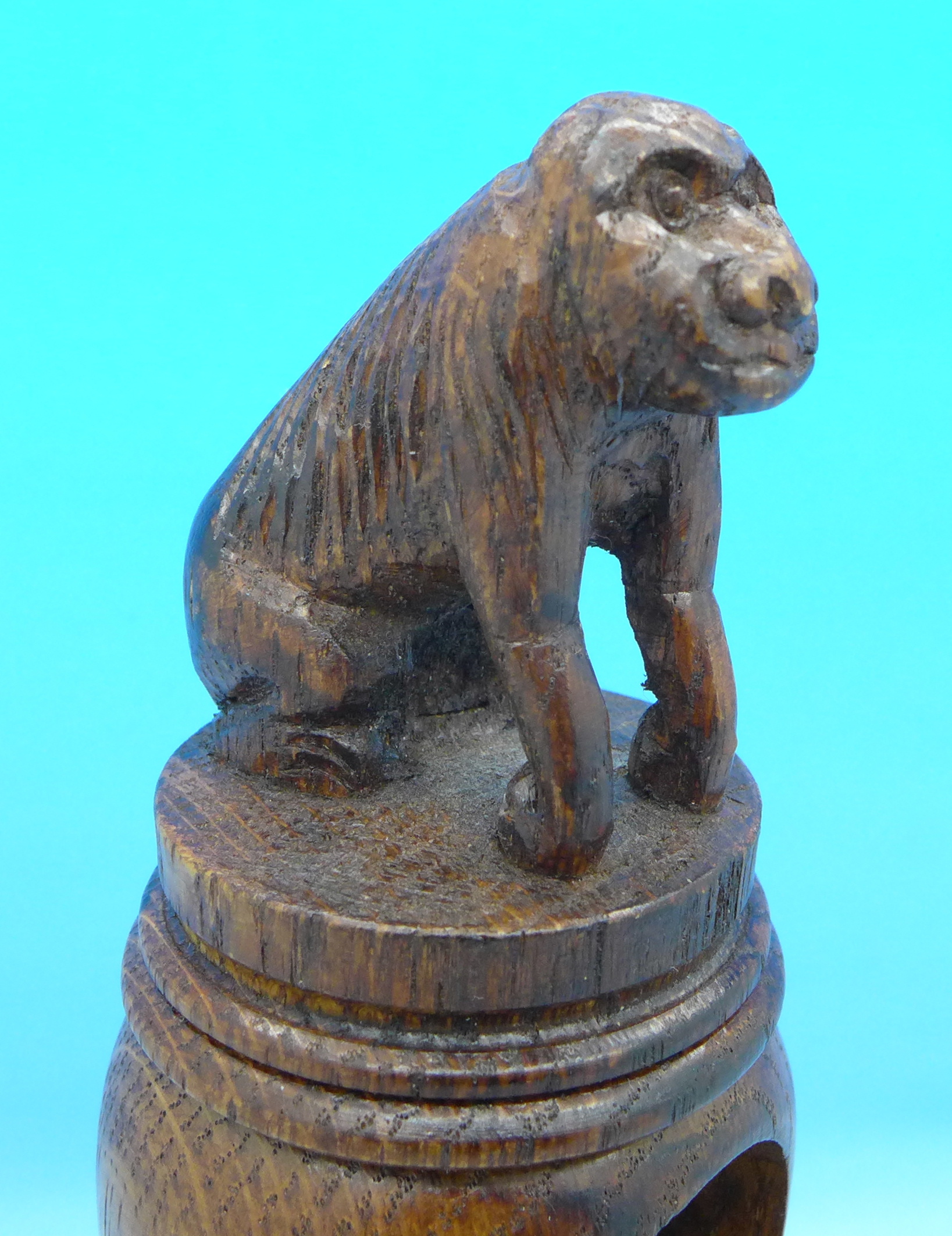 A carved oak screw nutcracker - Image 2 of 4