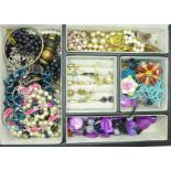 A jewellery box and costume jewellery, total weight 2.