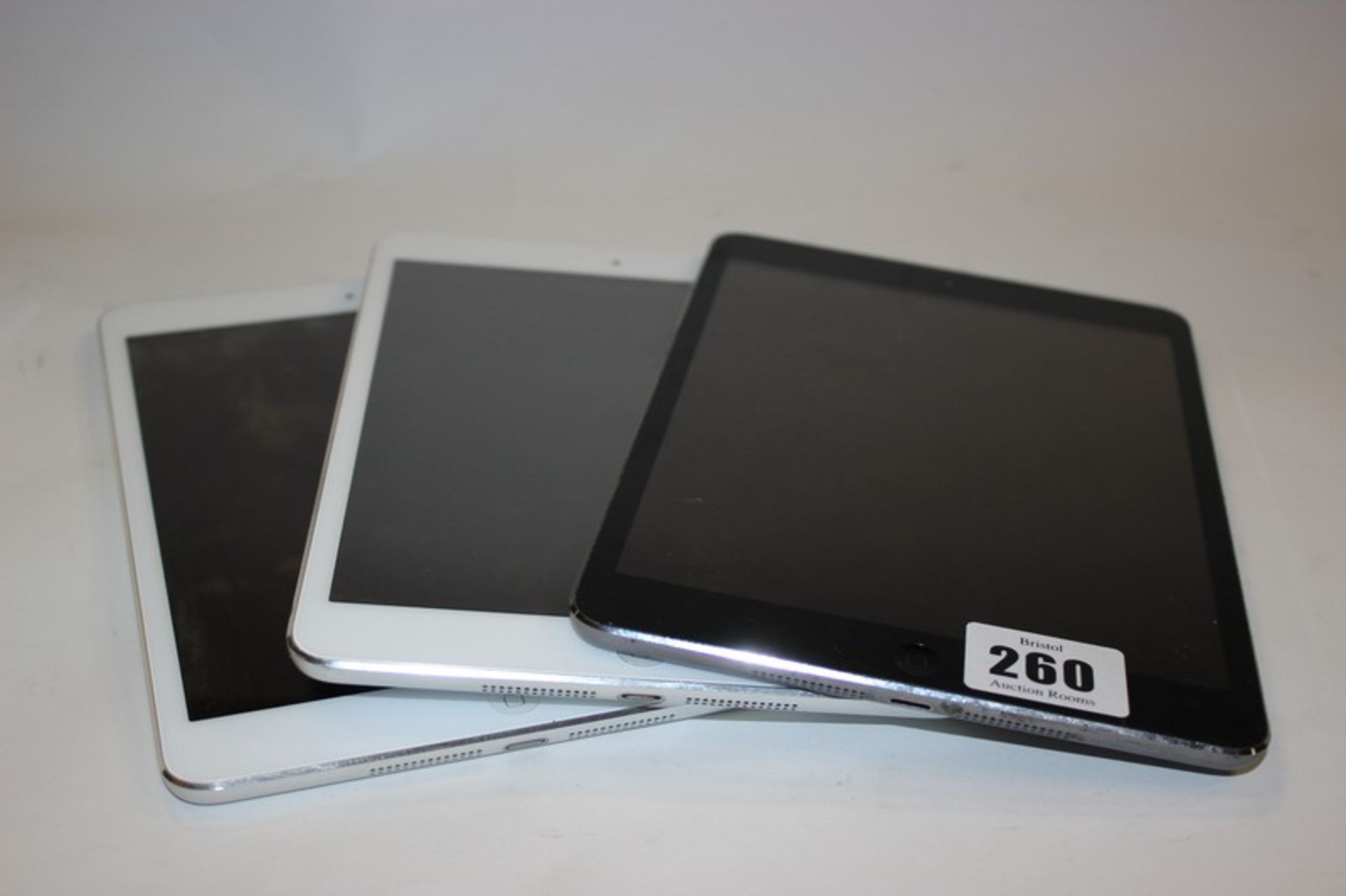 Three iPad Mini 4 A1489 serial: F9FRM40RFCM9, F4LMD728FCM8 and FGHP6013FCM5 (All activation