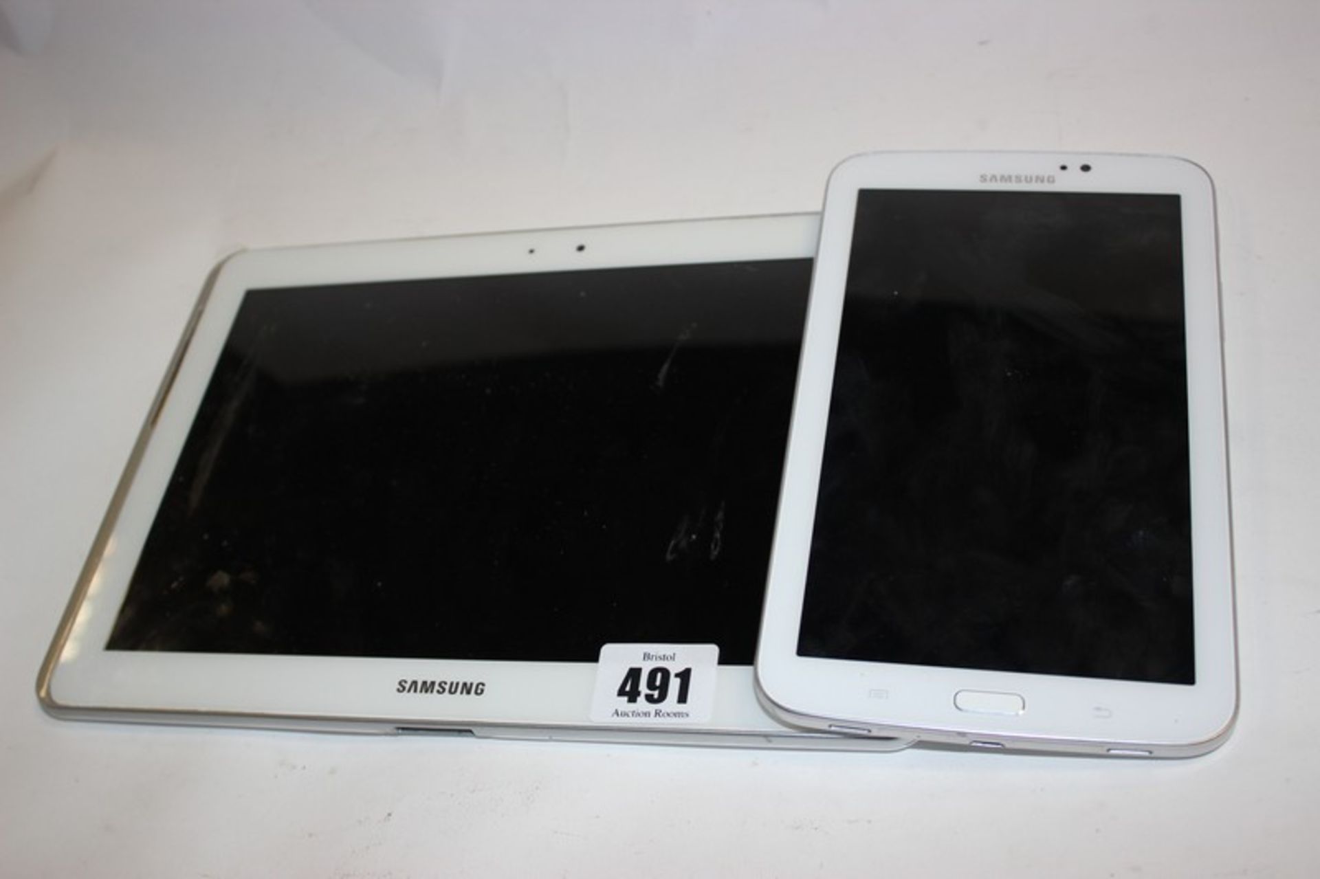 A Samsung Galaxy Tab 2 10.1 GT-P5110 16GB serial: RF2D50A6D4J and a Samsung Galaxy Tab 3 SM-T210R