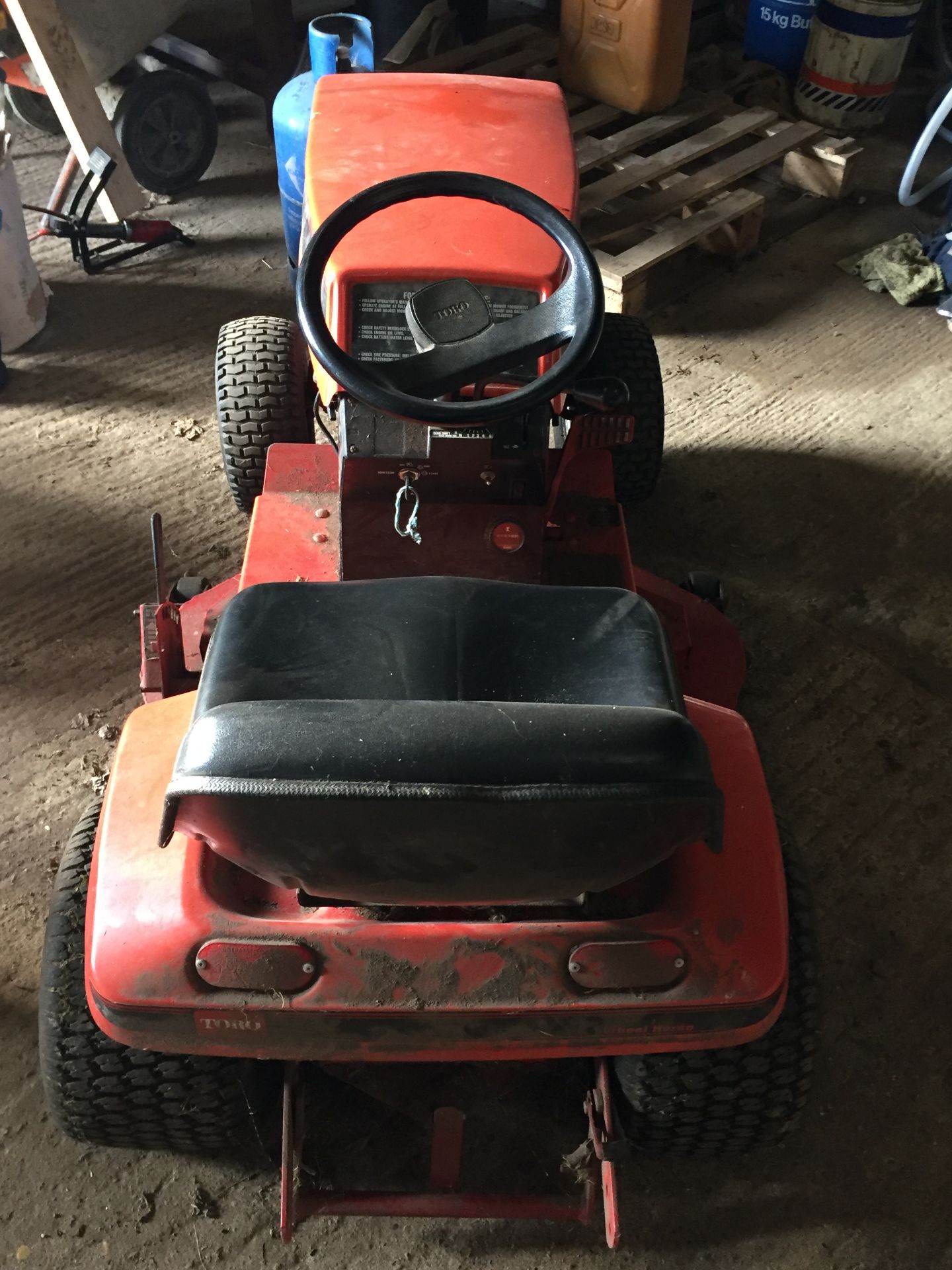 Toro Wheel Horse Ride-on Lawnmower model 212-5. Location: Great Yarmouth, Norfolk. - Image 2 of 7