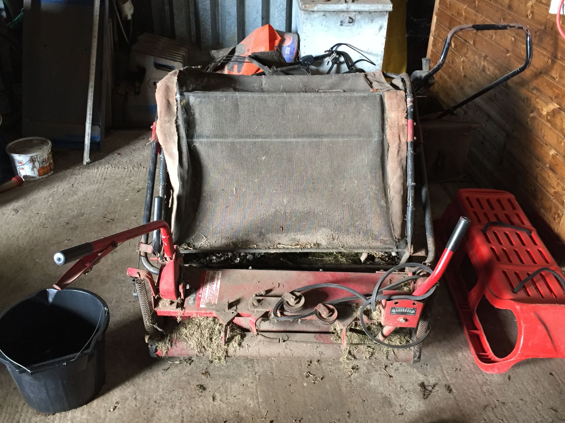 Toro Wheel Horse Ride-on Lawnmower model 212-5. Location: Great Yarmouth, Norfolk. - Image 7 of 7