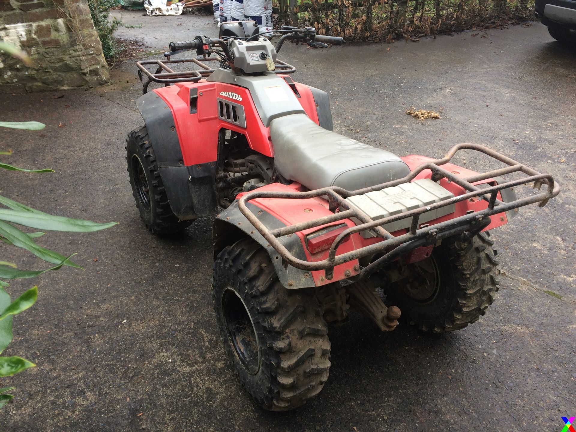 Honda Big Red TRX 300 4x4 Quad Bike. Turns over but non runner. Location - Great Torrington, Devon - Image 7 of 8