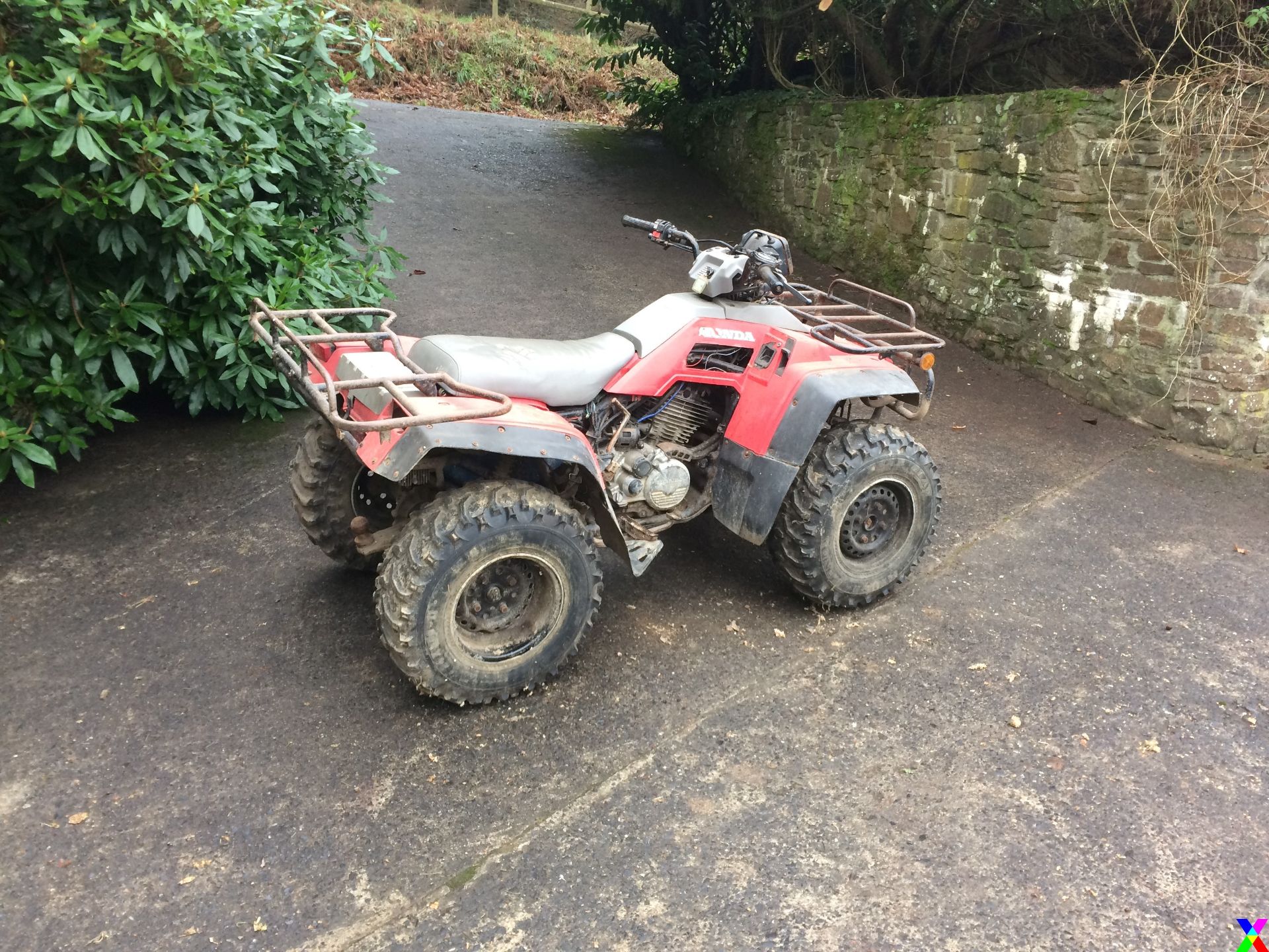 Honda Big Red TRX 300 4x4 Quad Bike. Turns over but non runner. Location - Great Torrington, Devon - Image 5 of 8