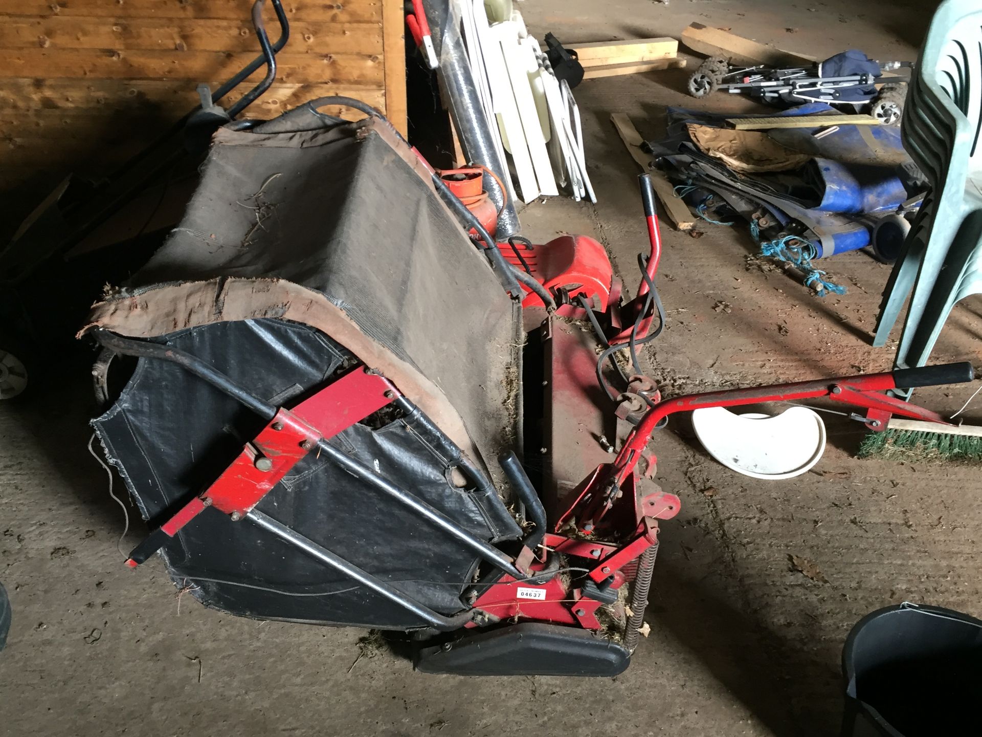 Toro Wheel Horse Ride-on Lawnmower model 212-5. Location: Great Yarmouth, Norfolk. - Image 6 of 7