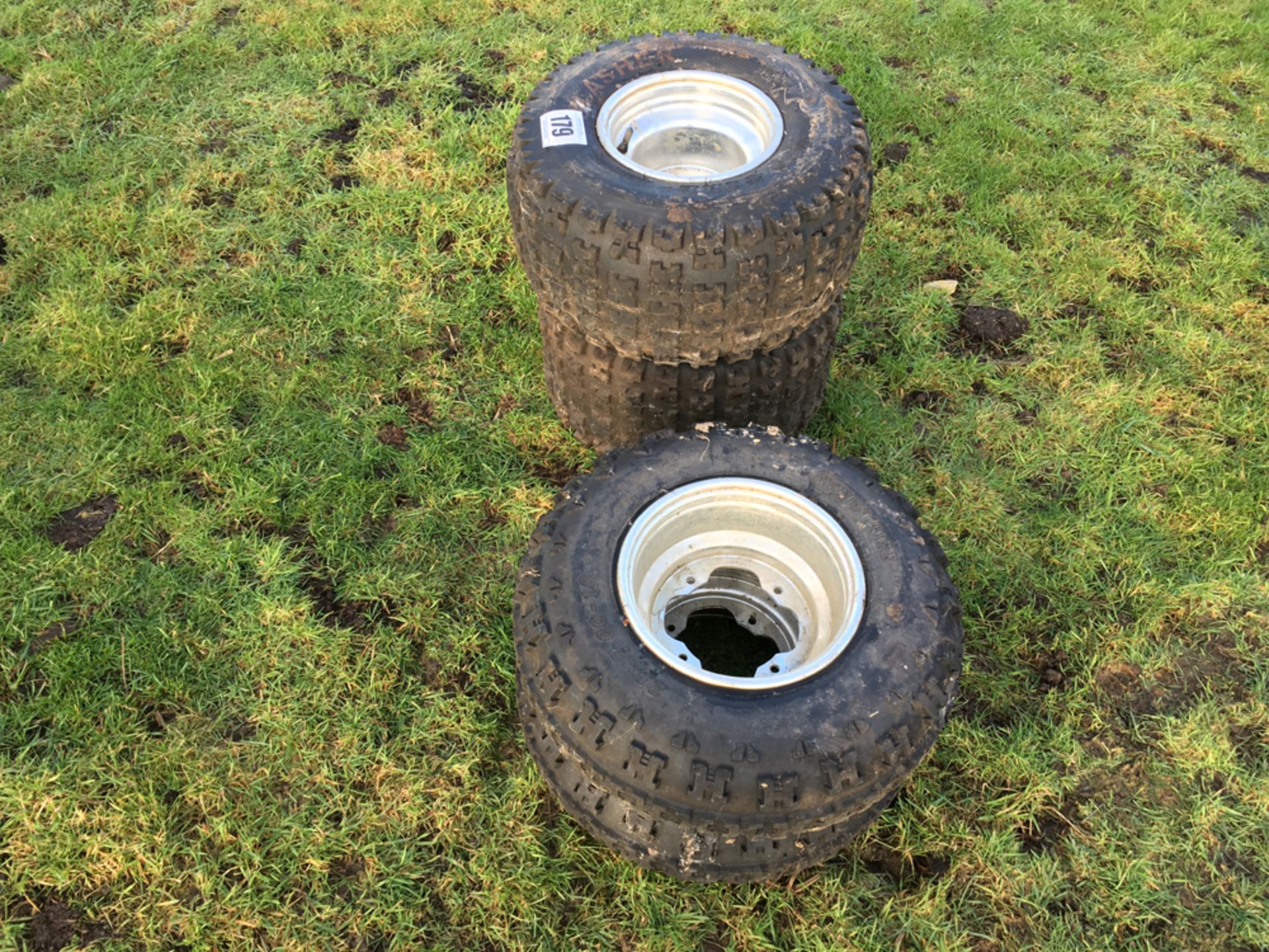 Set quad bike wheels and tyres