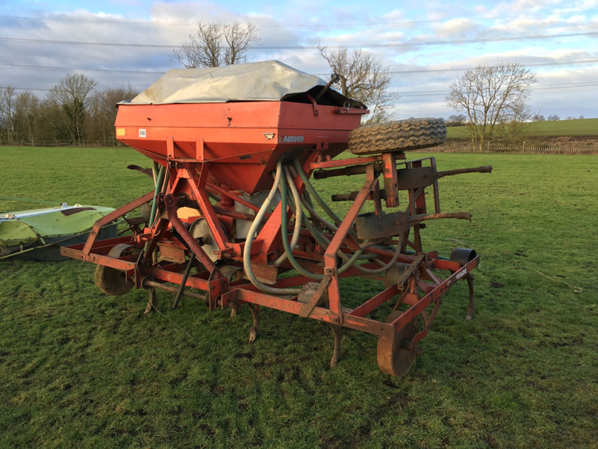 Kongskilde Vibroflex Cultivator with Accord mounted drill