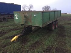 Twin axle tipping trailer