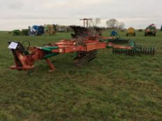 Kverneland 10 furrow plough with packer. Model No: 100-28.