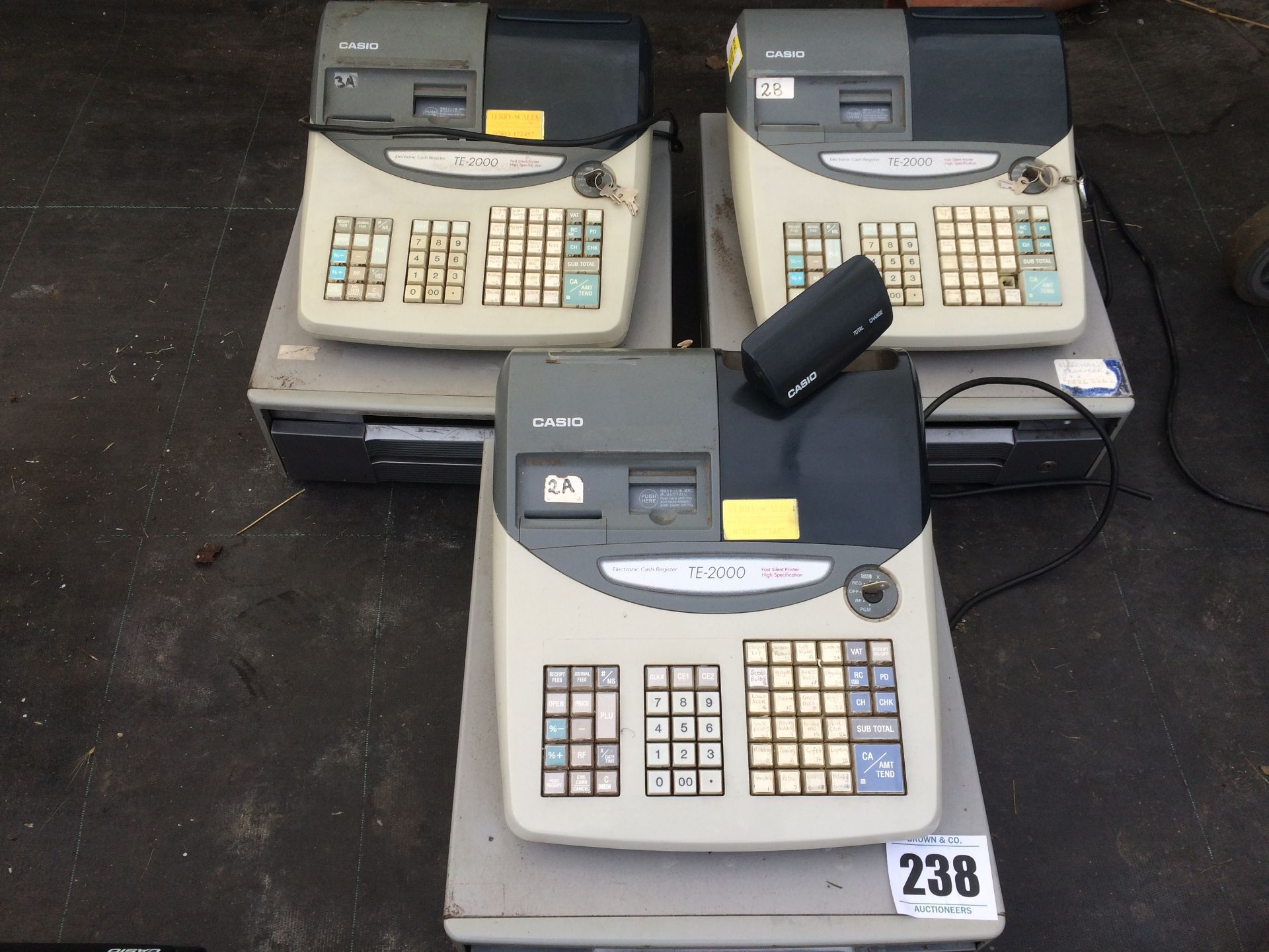 3x Casio TE-2000 Cash Registers