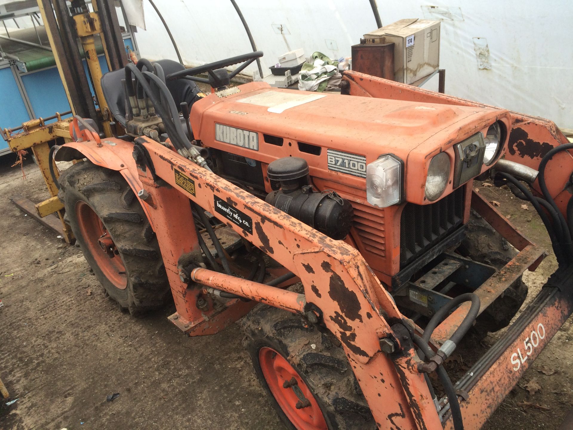 Kubota B7100 Compact Tractor, 4wd with SL500 front end loader with W. - Image 2 of 5