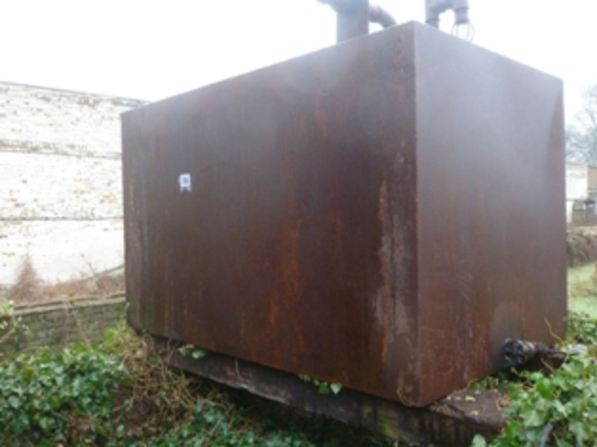 600 Gallon oil tank - In Situ - Image 2 of 2