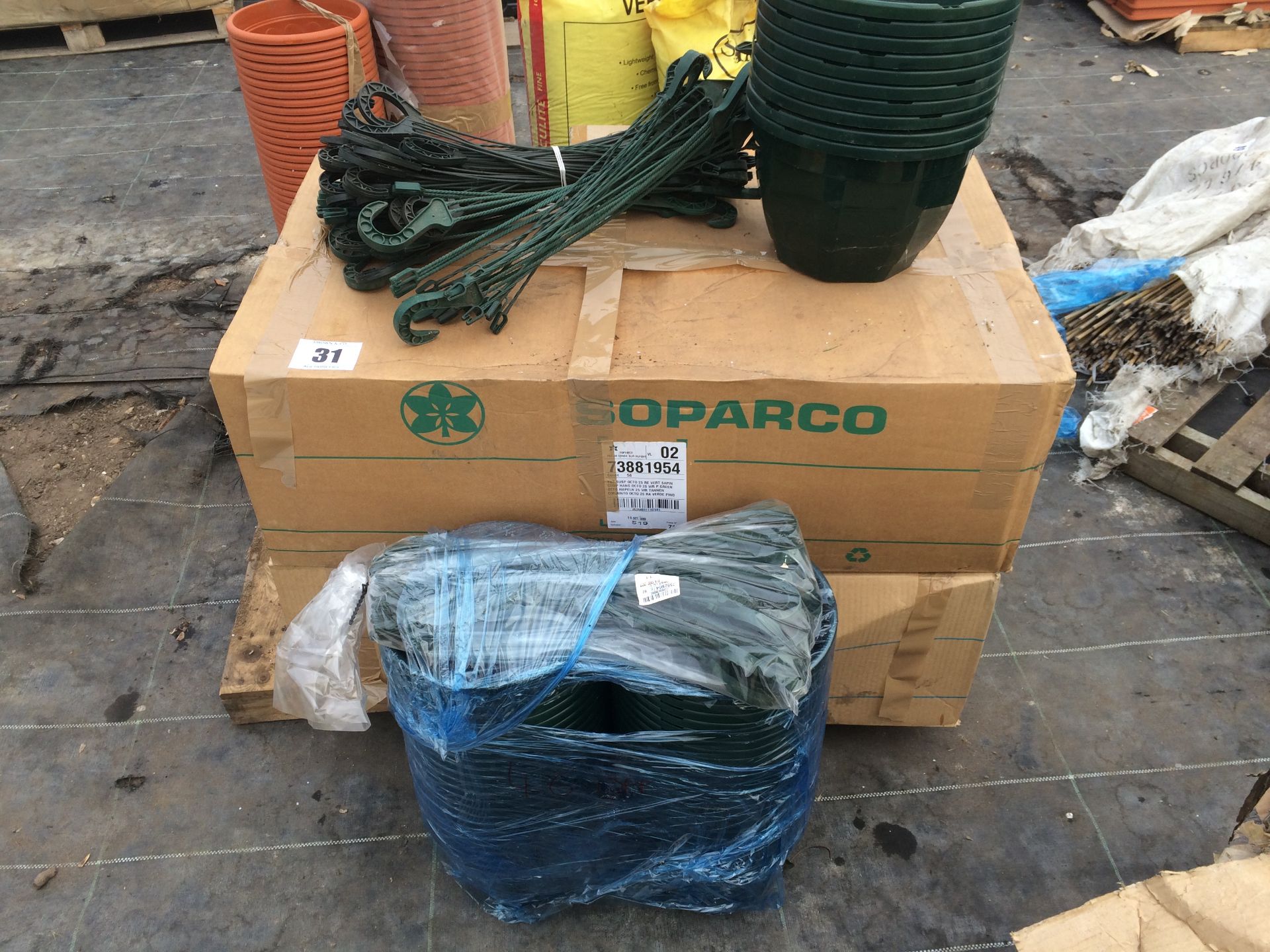 10" green plastic hanging baskets