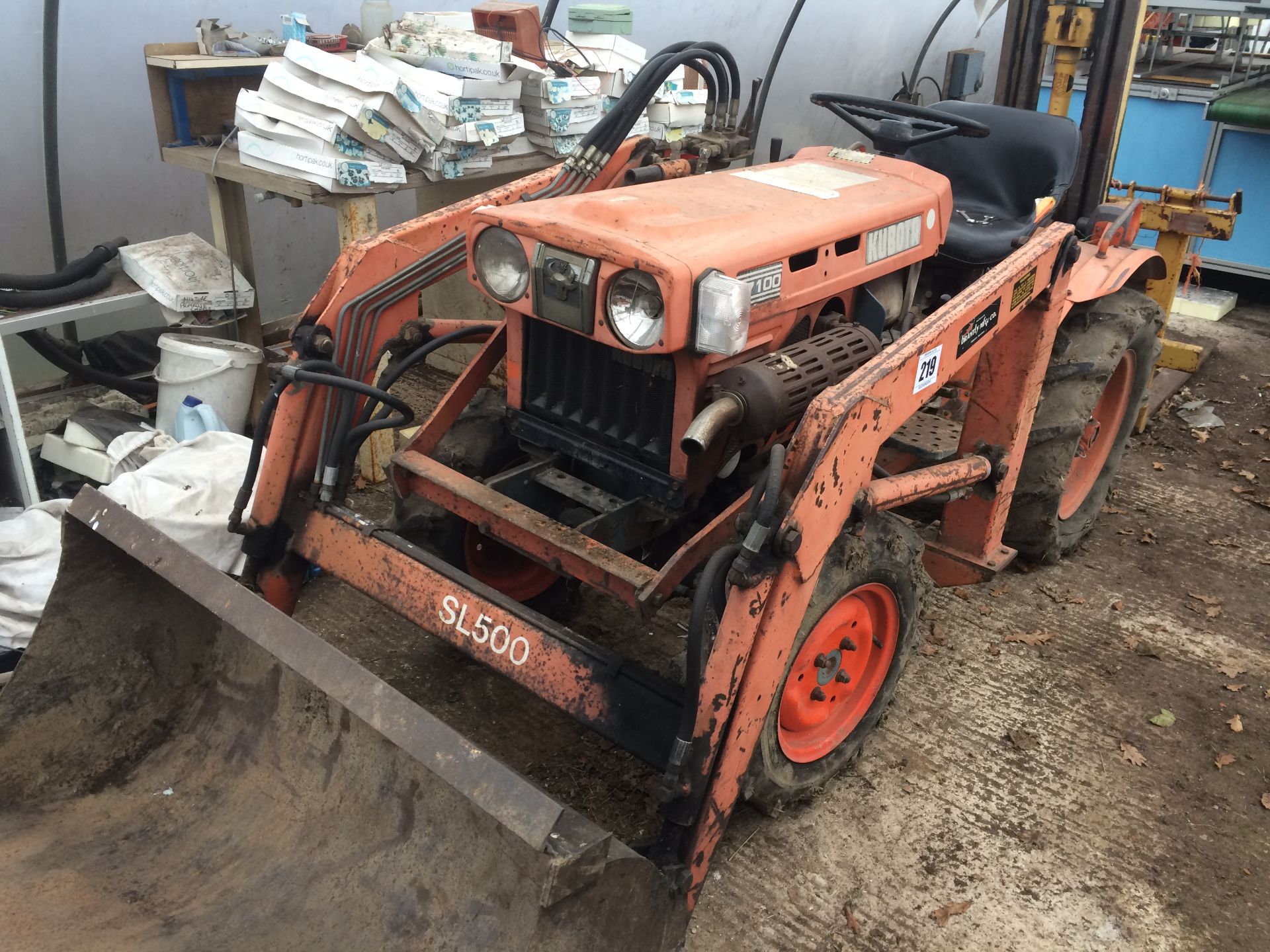 Kubota B7100 Compact Tractor, 4wd with SL500 front end loader with W.