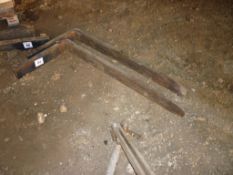 2 universal pallet tines