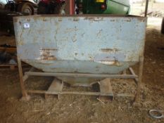 Feed hopper on frame with pallet tine sleeves