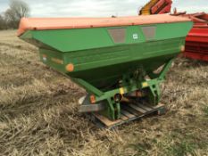 Amazone ZA-M-Max 1500 Fertiliser spreader with hopper extension and cover