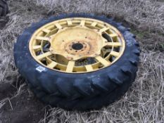 Pair 9.5/44 row crop wheels