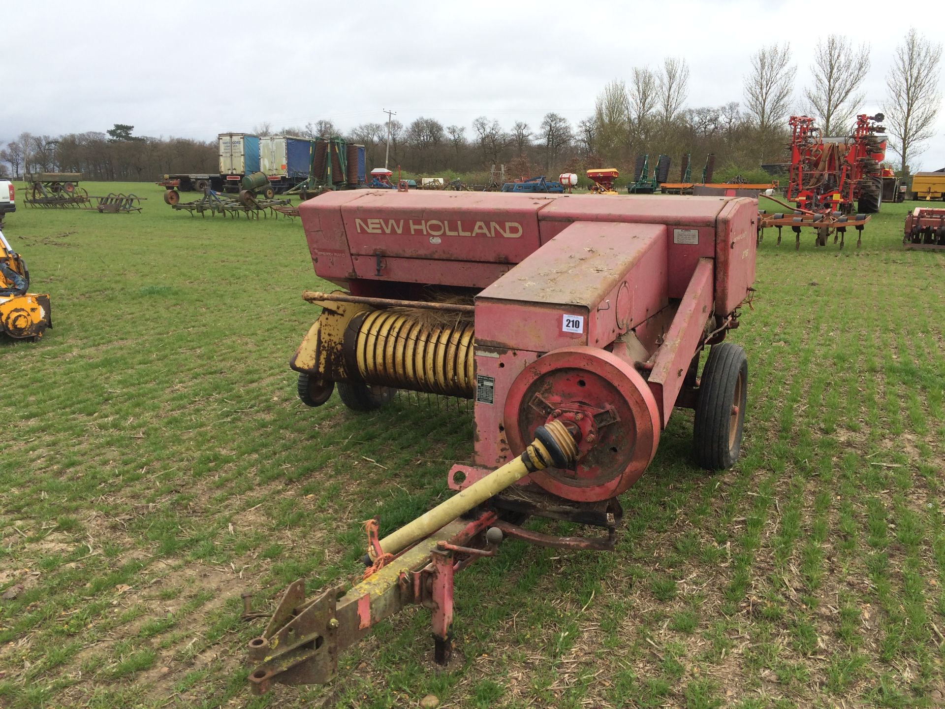 New Holland 276 hayliner conventional baler. Serial No: B276L2291