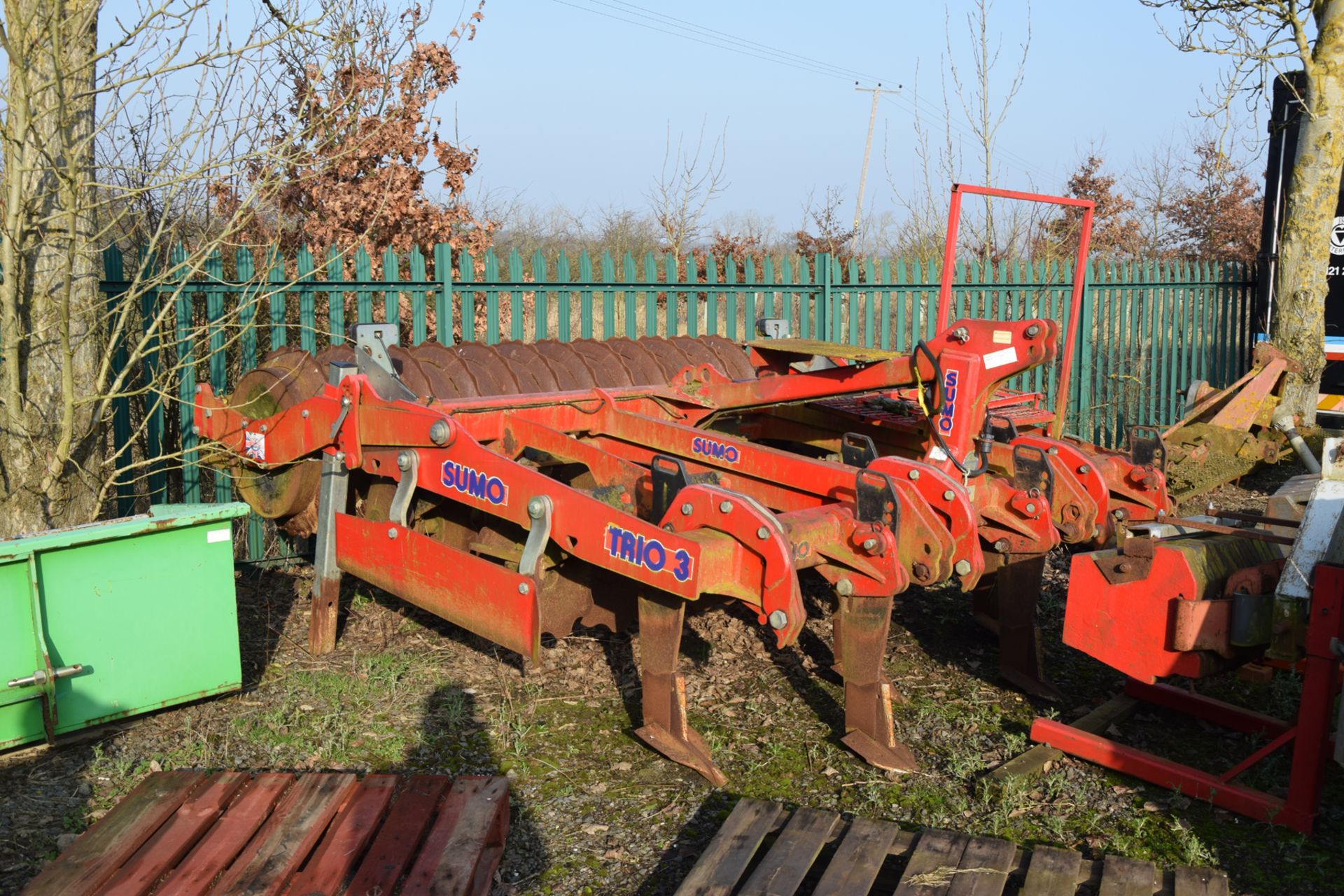 Sumo Trio 3m 6 leg cultivator with rear packer cedar platform and lighting kit. - Image 2 of 2