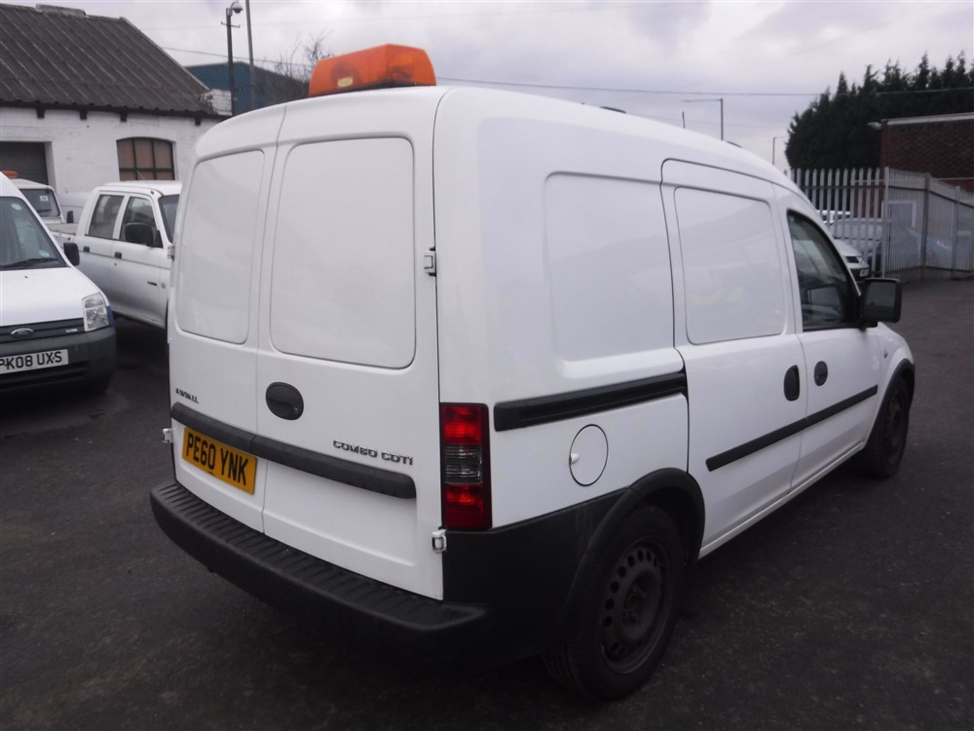 60 reg VAUXHALL COMBO CDTI SWB CREW VAN, 1ST REG 10/10, TEST 08/17, 114336M WARRANTED, V5 HERE, 1 - Image 4 of 6