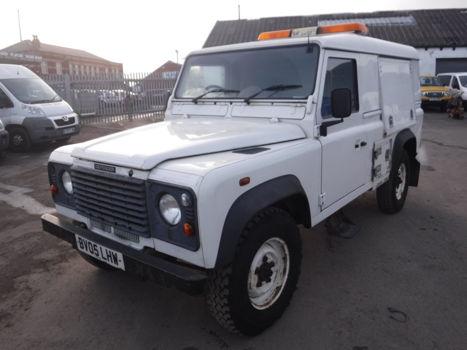 05 reg LAND ROVER DEFENDER 110 HARDTOP TD5, 1ST REG 04/05, 153639M WARRANTED, V5 HERE, 1 OWNER - Image 2 of 5