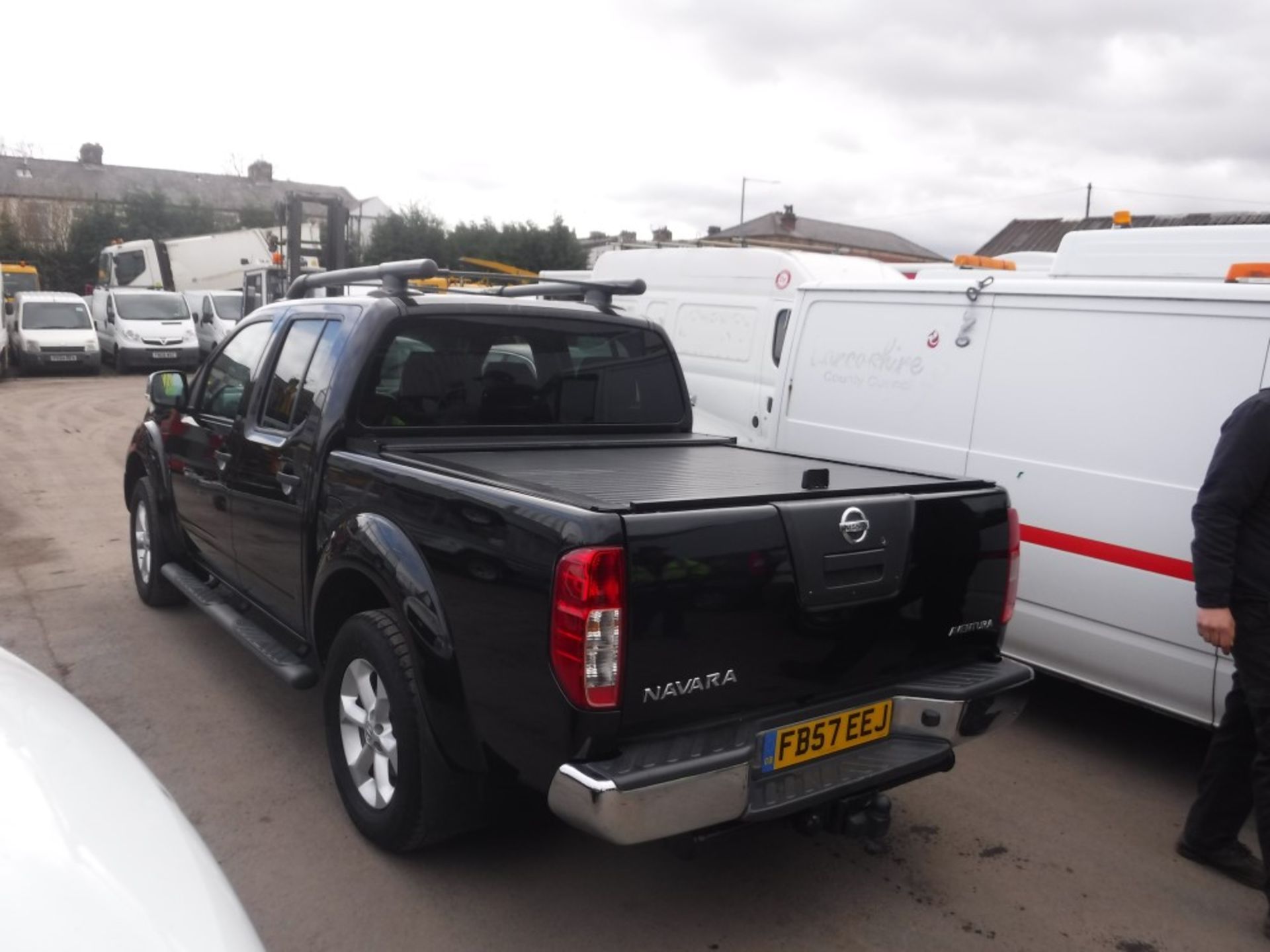 57 reg NISSAN NAVARA AVENTURA D/C DCI PICKUP, 1ST REG 01/08, TEST 10/17, 112704M NOT WARRANTED, V5 - Image 3 of 5