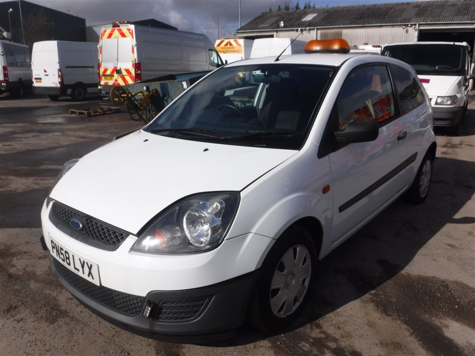 58 reg FORD FIESTA TDCI VAN, 1ST REG 09/08, TEST 09/17, 119005M, V5 HERE, 1 OWNER FROM NEW (DIRECT - Image 2 of 5