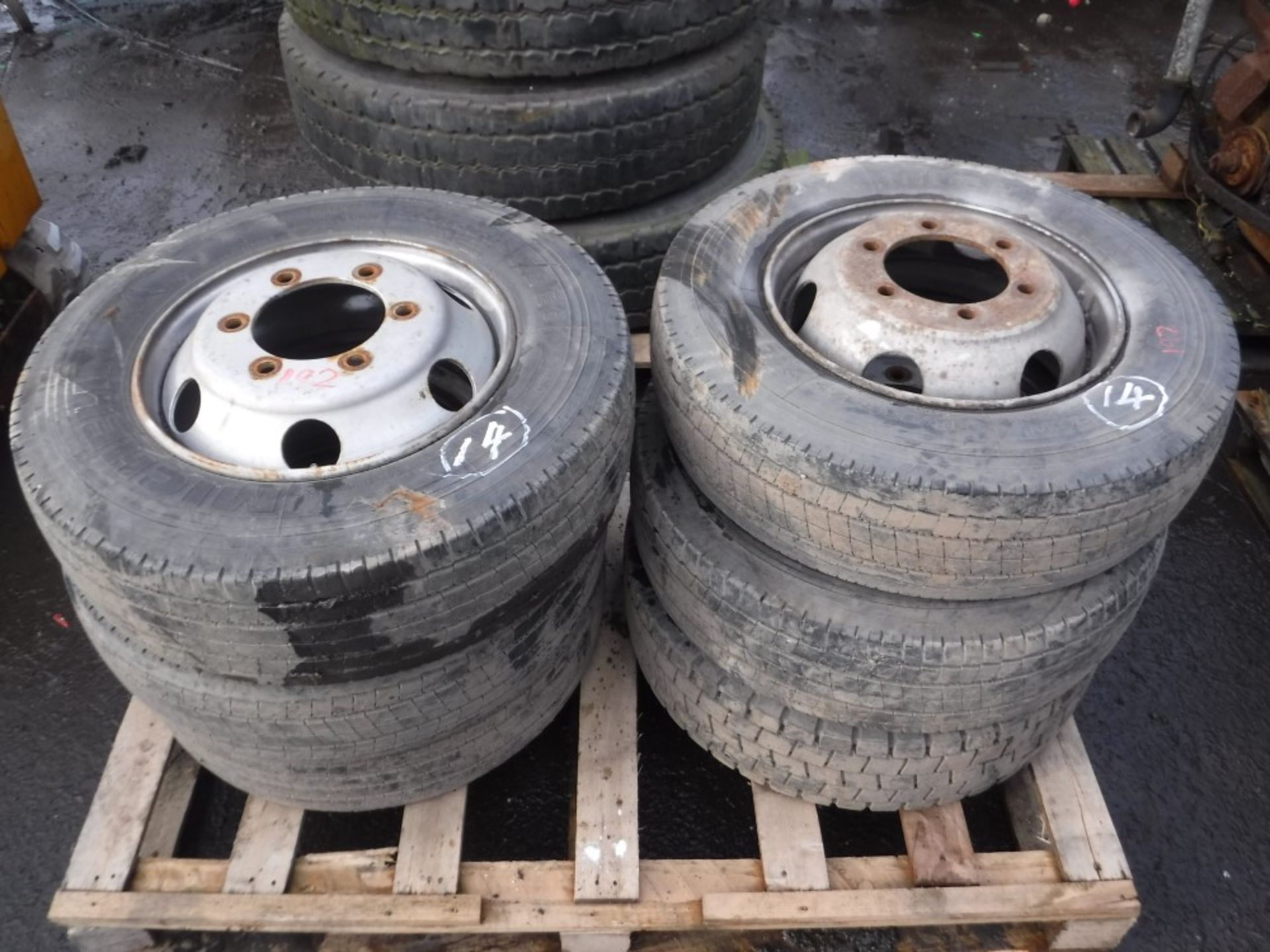 6 TYRES 215 75 R17.5 (14) [+ VAT]