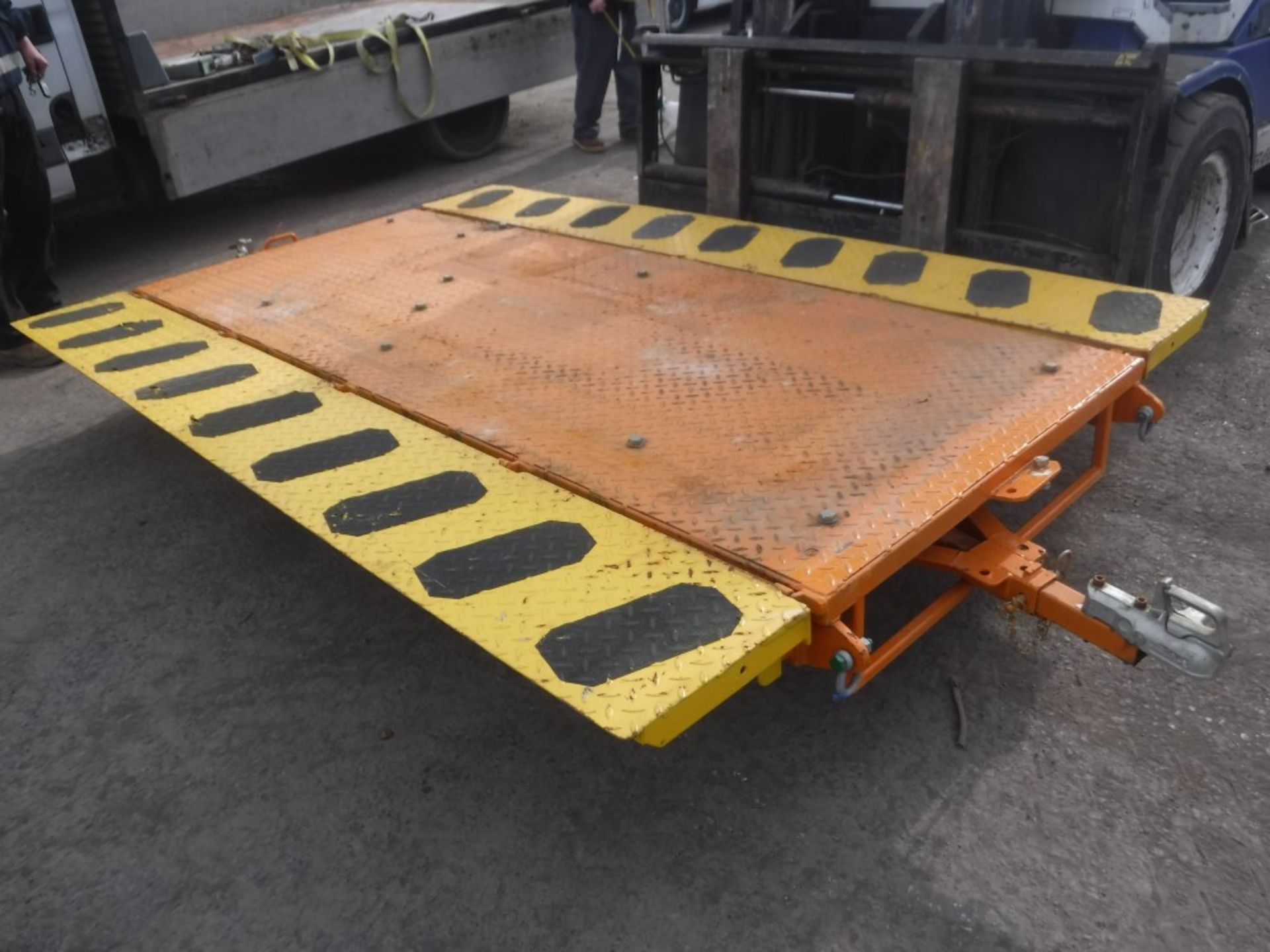 TRAILER/BUGGY WITH TURNTABLES, DRAWBAR FRONT/BACK (1) [NO VAT]