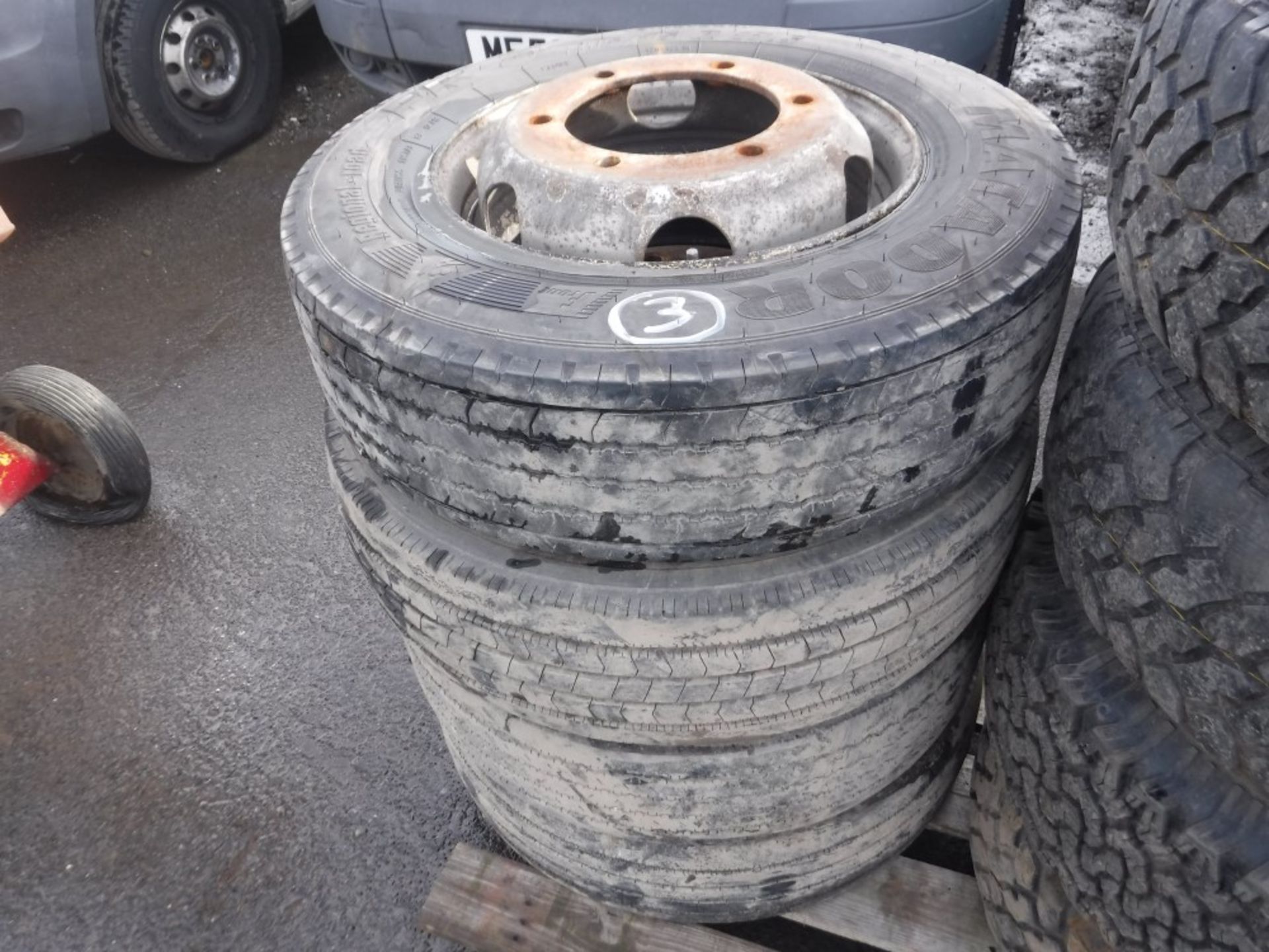 6 TYRES 215/75 R17.5 (3) [+ VAT]