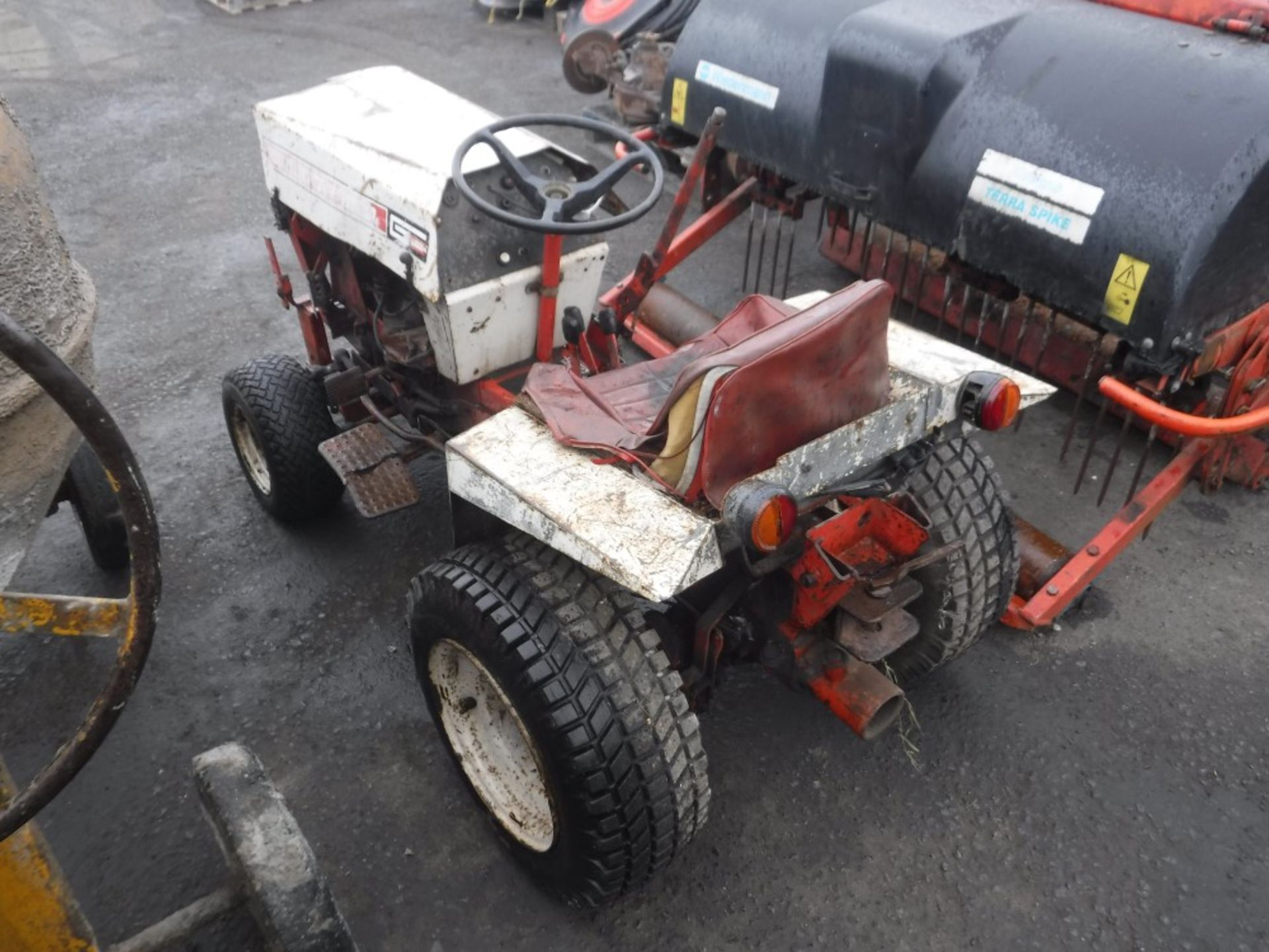 GUTBOOD 1032 COMPACT TRACTOR & PTO [NO VAT] - Image 2 of 2