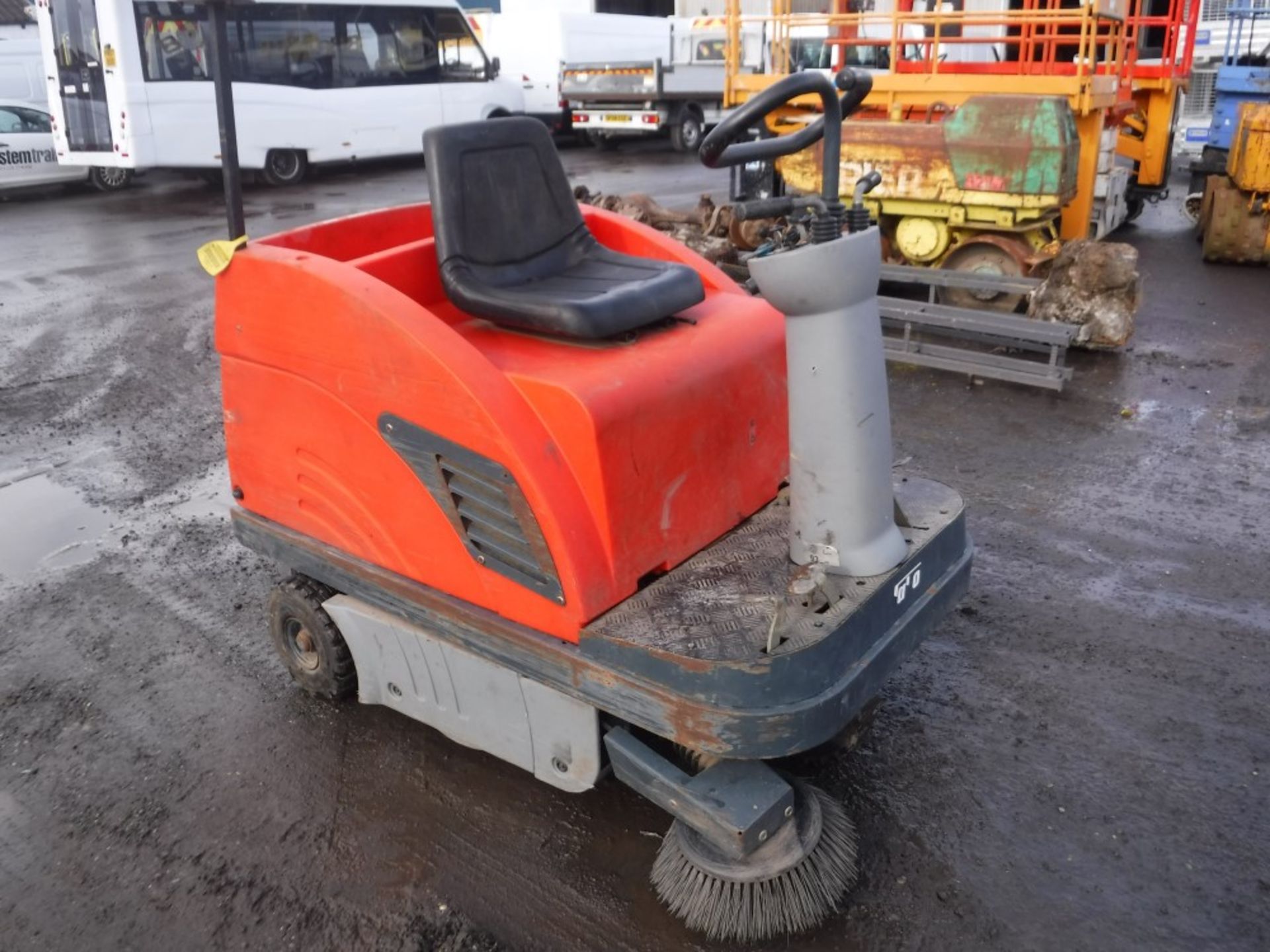 HAKO JONAS 900V RIDE ON SCRUBBER [+ VAT]