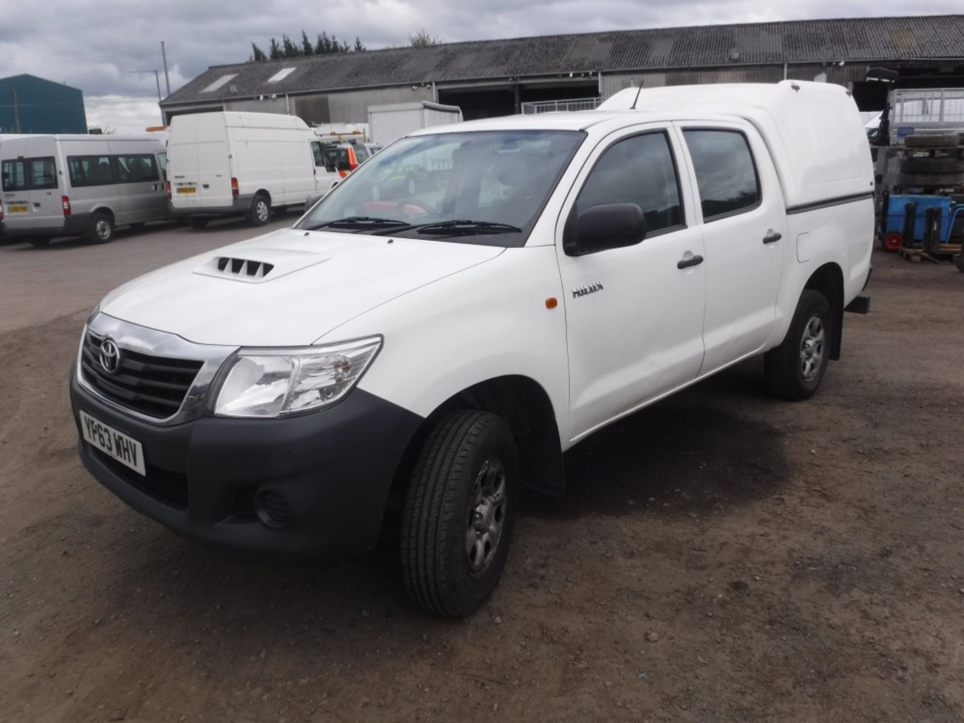 63 reg TOYOTA HILUX HL2 D-4D 4x4 DCB, 1ST REG 11/13, TEST 12/17, 92686M WARRANTED, V5 HERE, 1 - Image 2 of 5