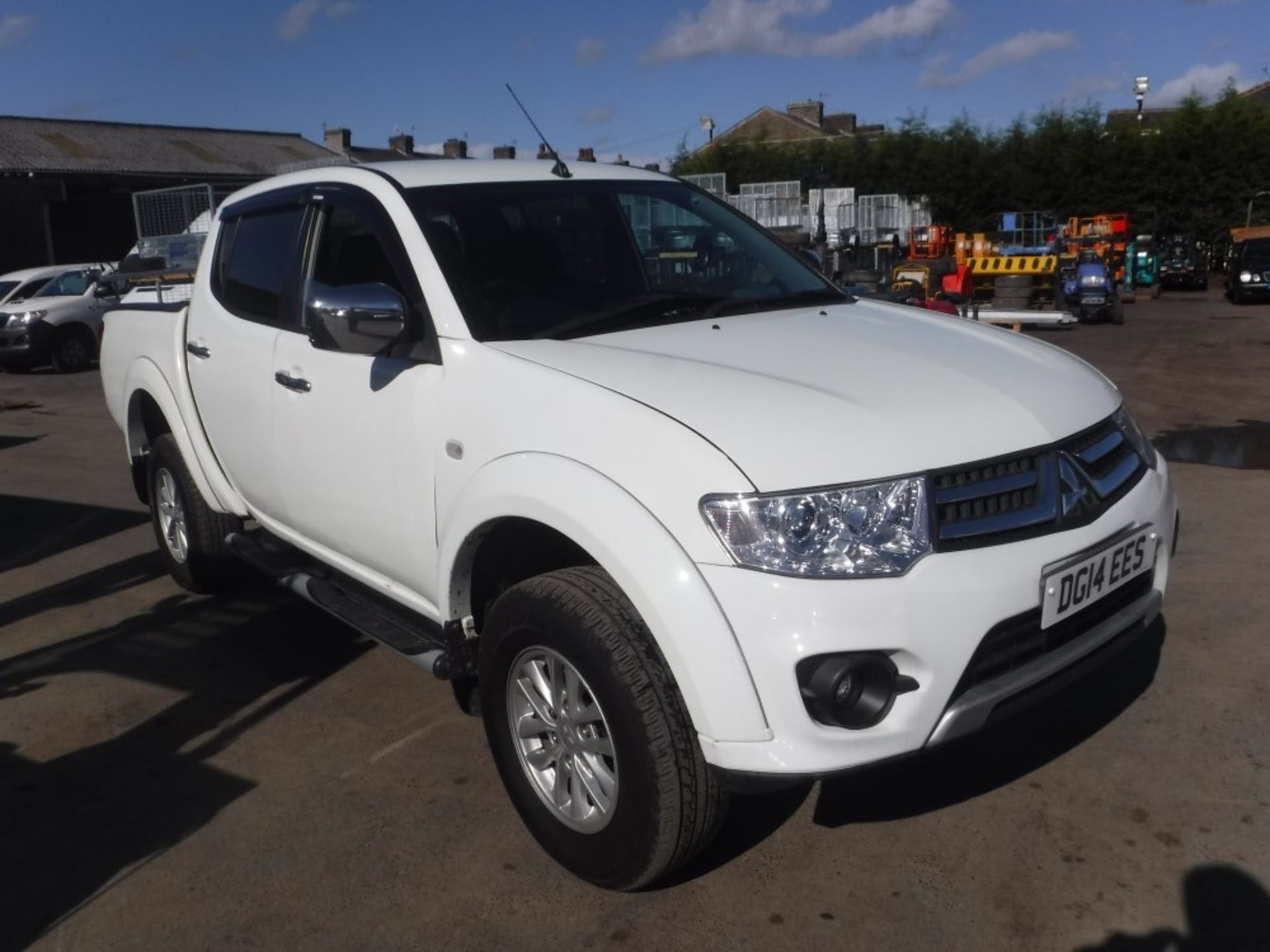 14 reg MITSUBISHI L200 TROJAN DCB DI-D 4x4, 1ST REG 03/14, TEST 04/18, 38642M NOT WARRANTED, PART 5V