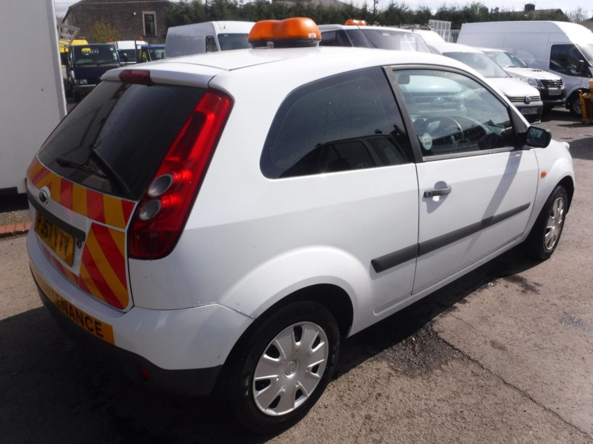 57 reg FORD FIESTA TDCI VAN, 1ST REG 11/07, TEST 10/17, 70597M, V5 HERE, 1 OWNER FROM NEW (DIRECT - Image 4 of 5