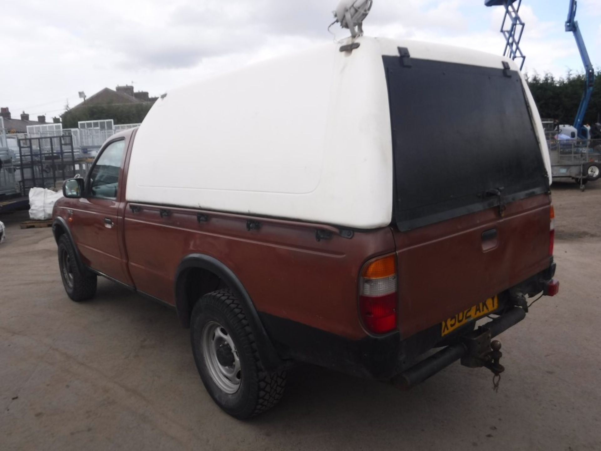 X reg FORD RANGER 4 X 4 DIESEL PICKUP, 1ST REG 09/00, TEST 09/17, 86327M NOT WARRANTED, V5 HERE, 1 - Image 3 of 5