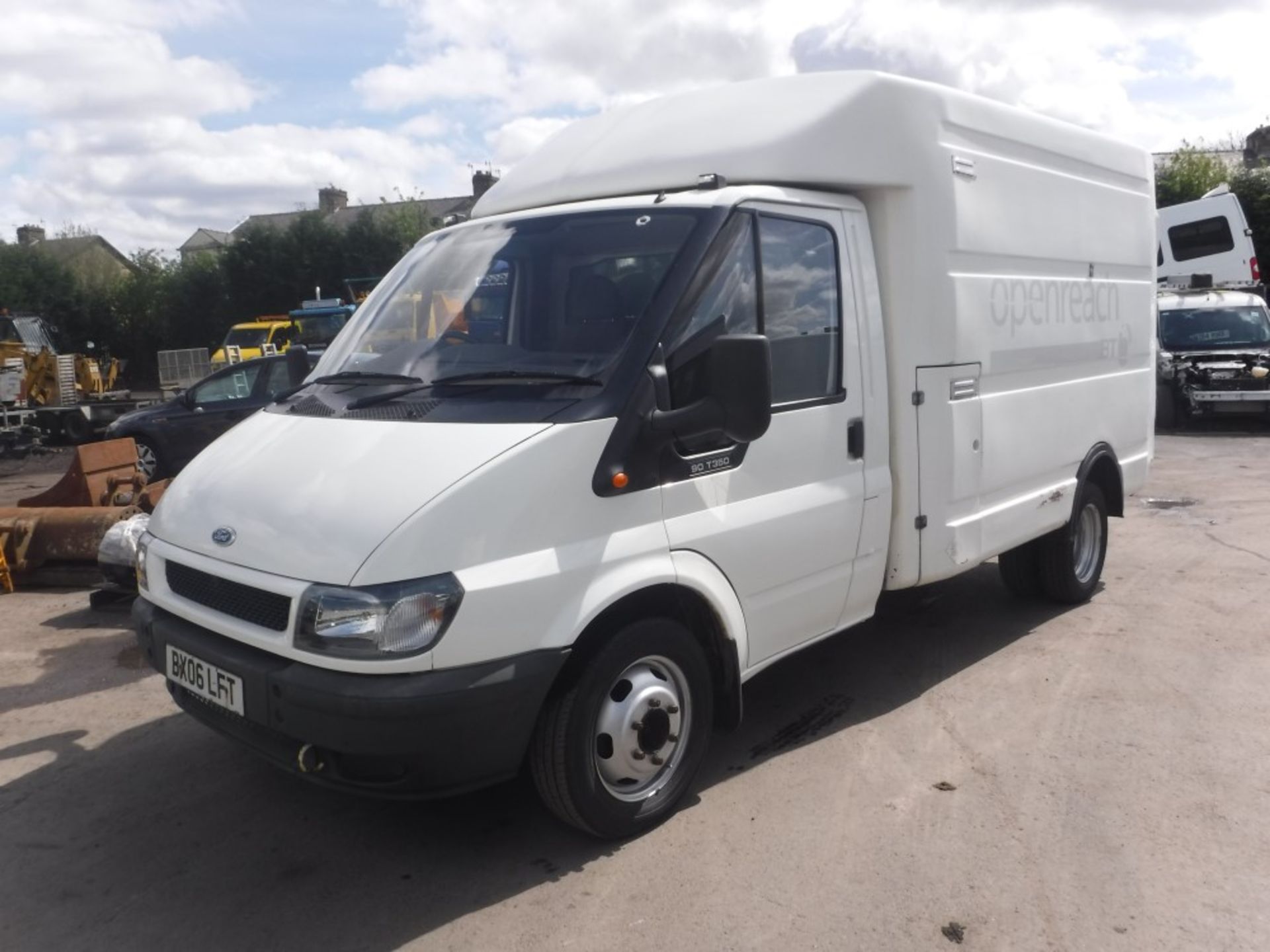 06 reg FORD TRANSIT 350 MWB TD BOX VAN, 1ST REG 04/06, 90464M WARRANTED, V5 HERE, 1 OWNER FROM - Image 2 of 5