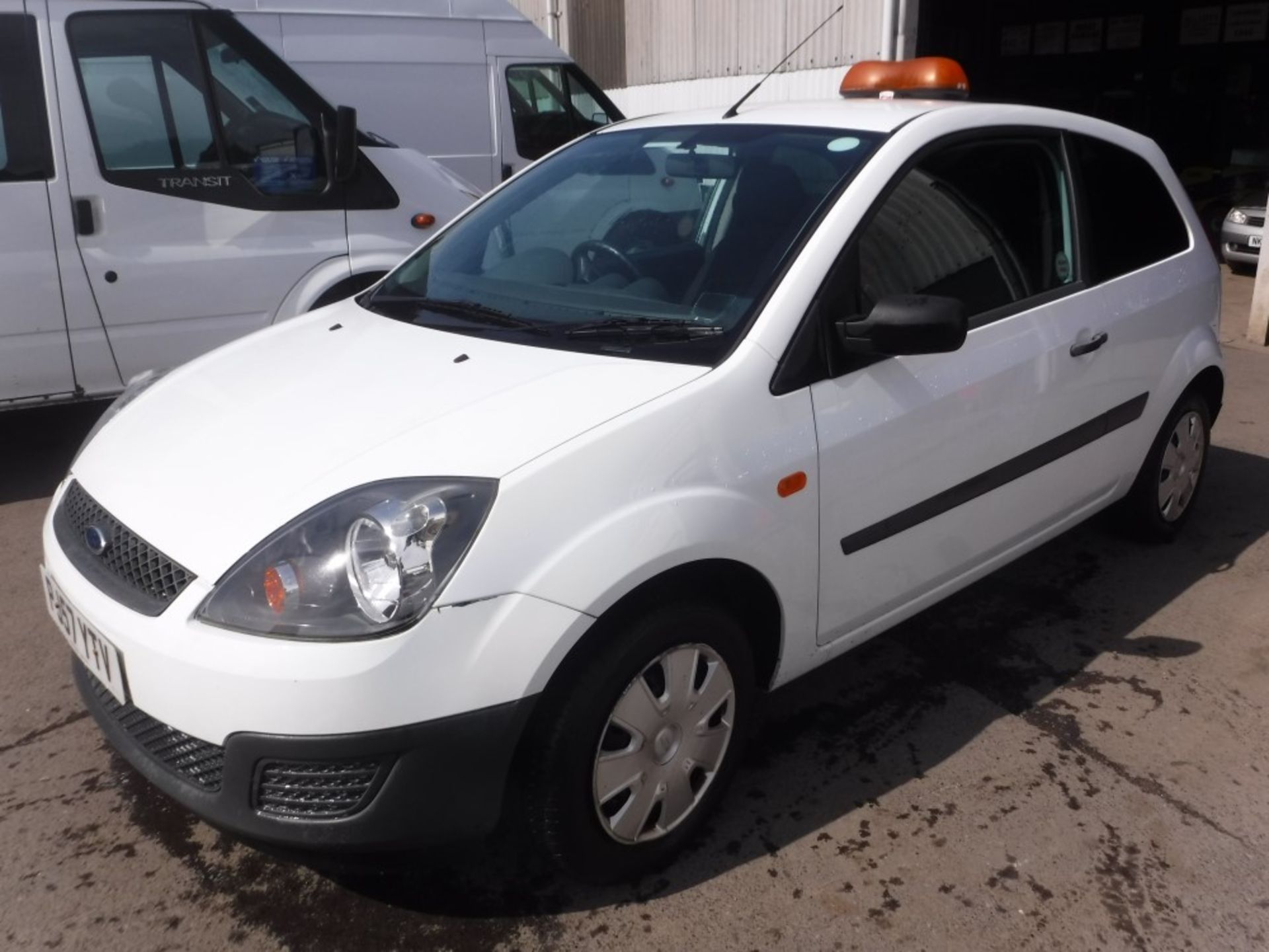 57 reg FORD FIESTA TDCI VAN, 1ST REG 11/07, TEST 10/17, 70597M, V5 HERE, 1 OWNER FROM NEW (DIRECT - Image 2 of 5