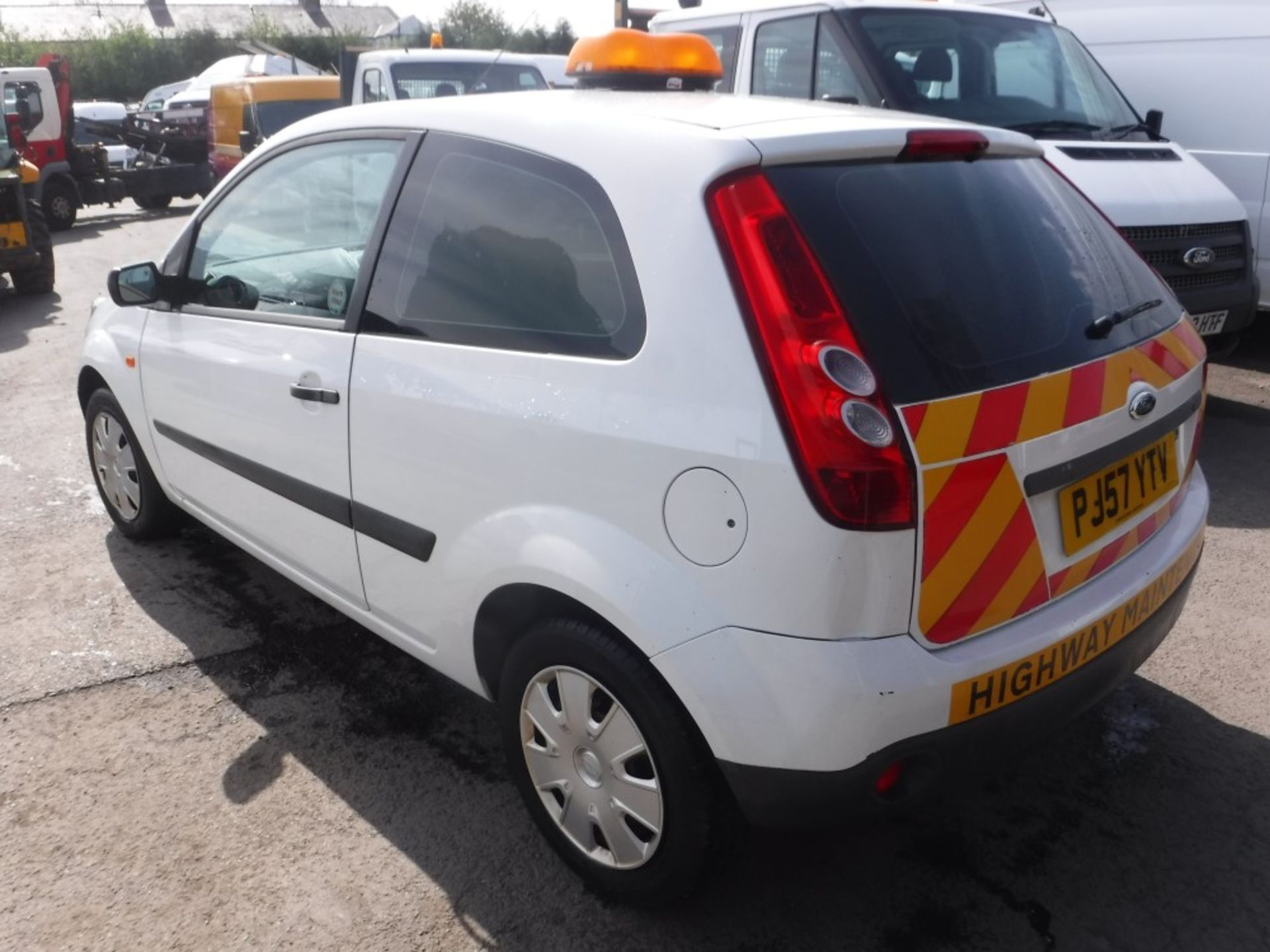 57 reg FORD FIESTA TDCI VAN, 1ST REG 11/07, TEST 10/17, 70597M, V5 HERE, 1 OWNER FROM NEW (DIRECT - Image 3 of 5