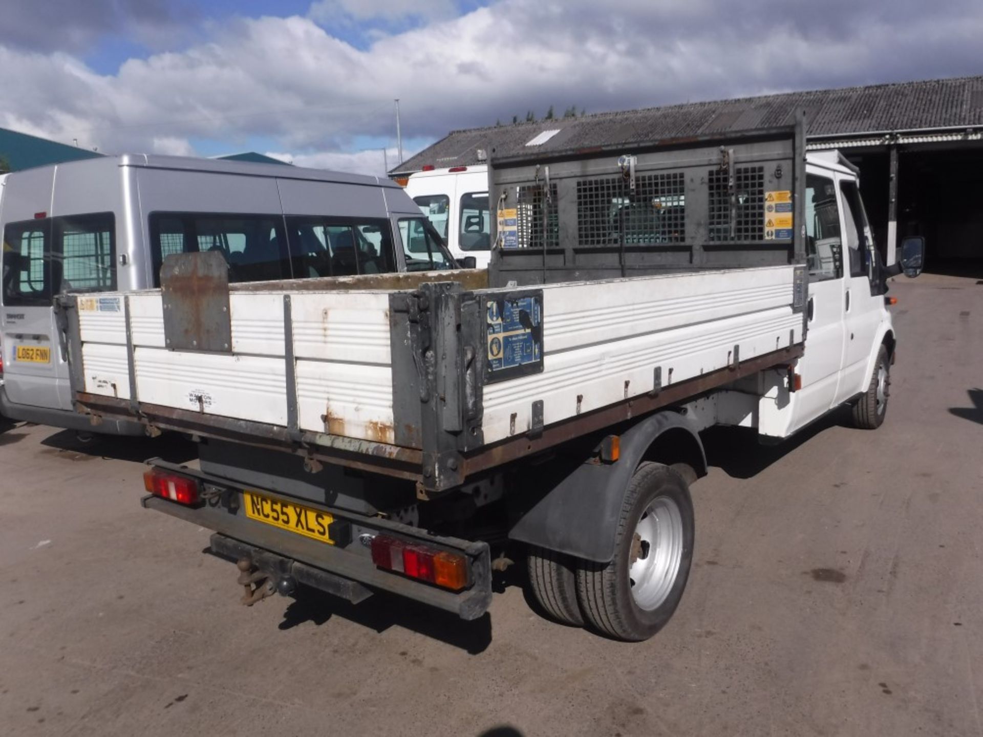 55 reg FORD TRANSIT 350 LWB TIPPER, 1ST REG 02/06, 90650M WARRANTED, TEST 02/18, V5 HERE, 3 FORMER - Image 4 of 5