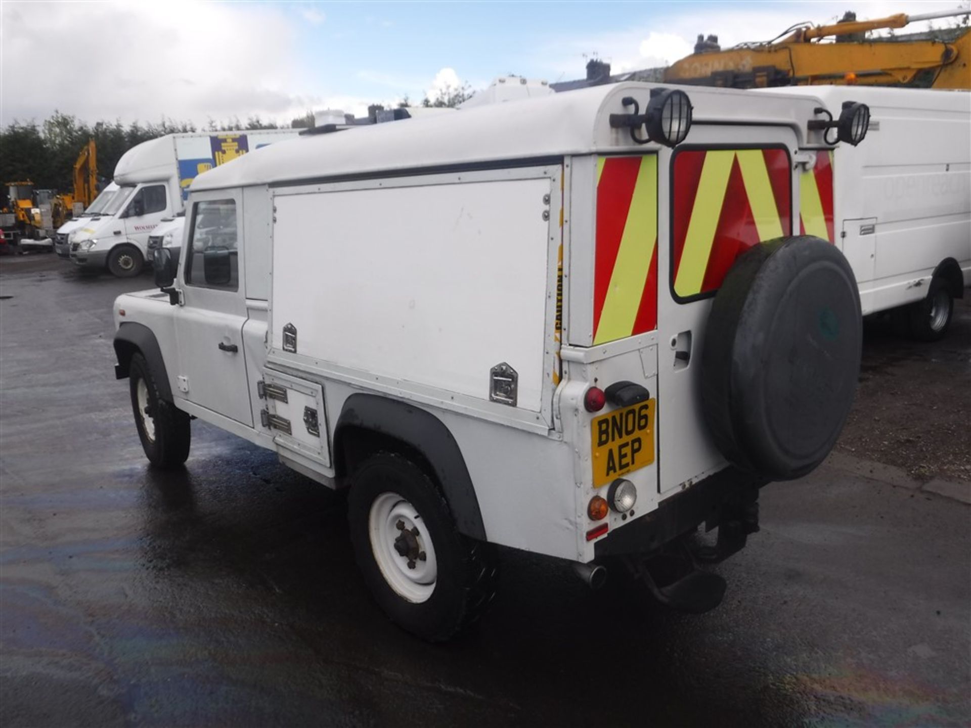 06 reg LANDROVER DEFENDER 110 TD5 4x4 UTILITY, 1ST REG 03/06, TEST 07/17, 132226M, V5 HERE, 1 - Image 3 of 5