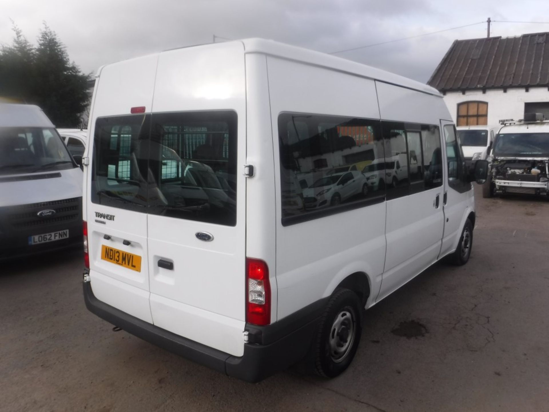 13 reg FORD TRANSIT 125 T300 FWD MINIBUS, 1ST REG 07/13, TEST 05/17, 150796M WARRANTED, V5 HERE, 1 - Image 4 of 6