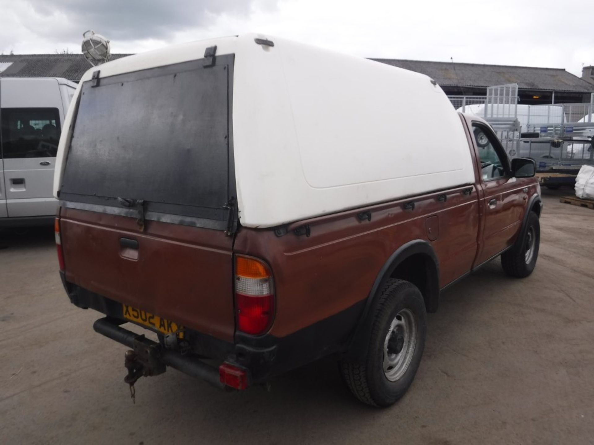 X reg FORD RANGER 4 X 4 DIESEL PICKUP, 1ST REG 09/00, TEST 09/17, 86327M NOT WARRANTED, V5 HERE, 1 - Image 4 of 5