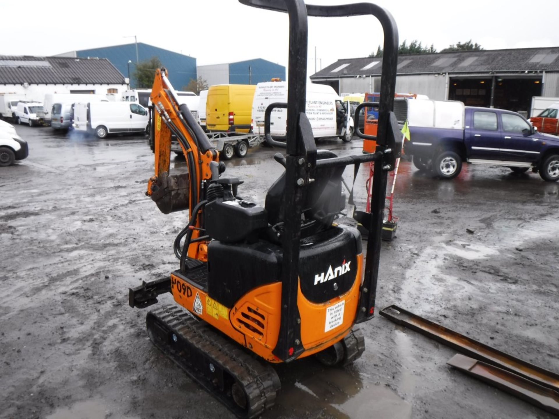 2011 HANIX H09D DIGGER & BUCKET, 627 HOURS [+ VAT] - Image 3 of 4