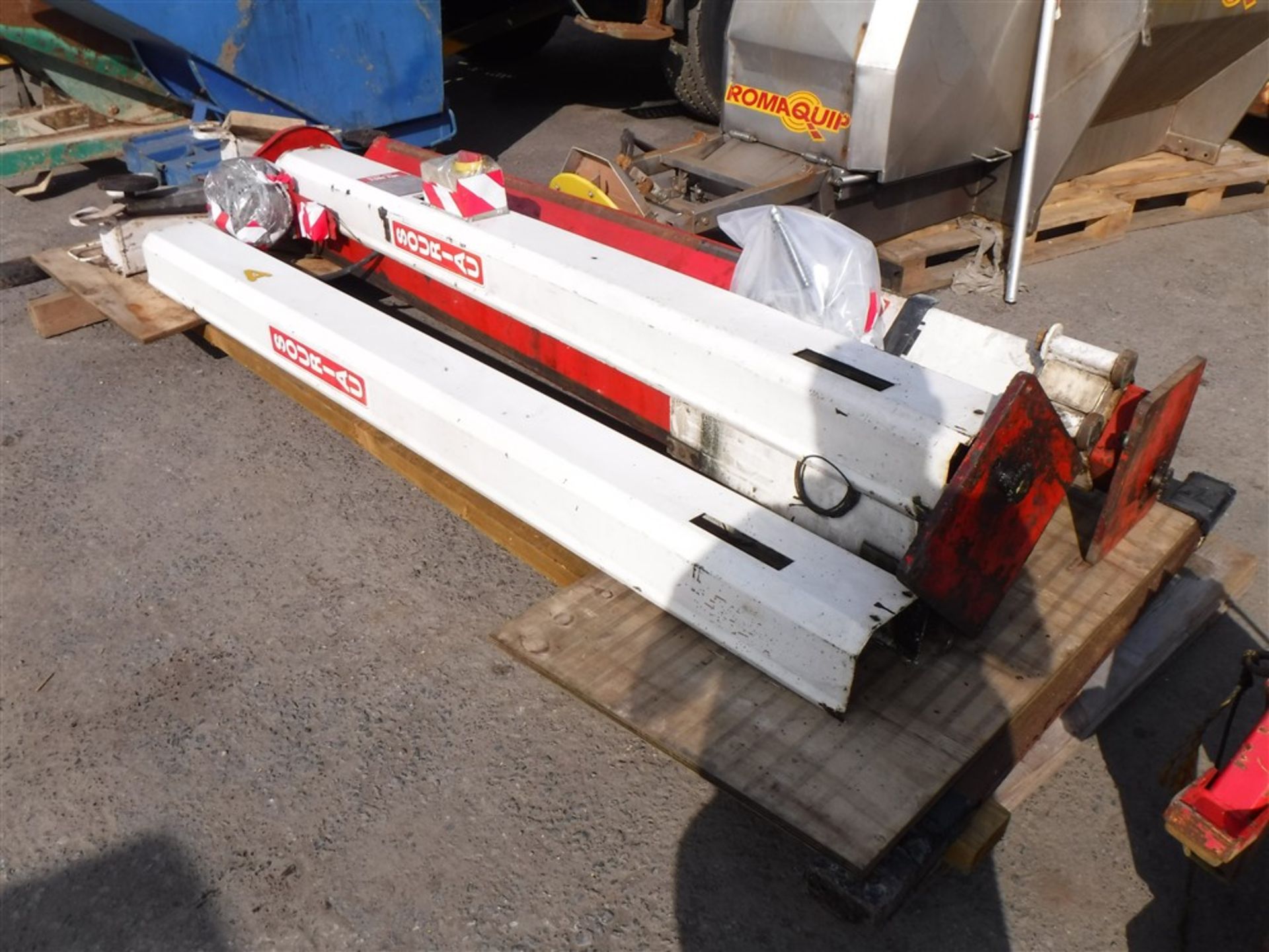 SOURIAU 2.5 TON 2 POST CAR LIFT [NO VAT]