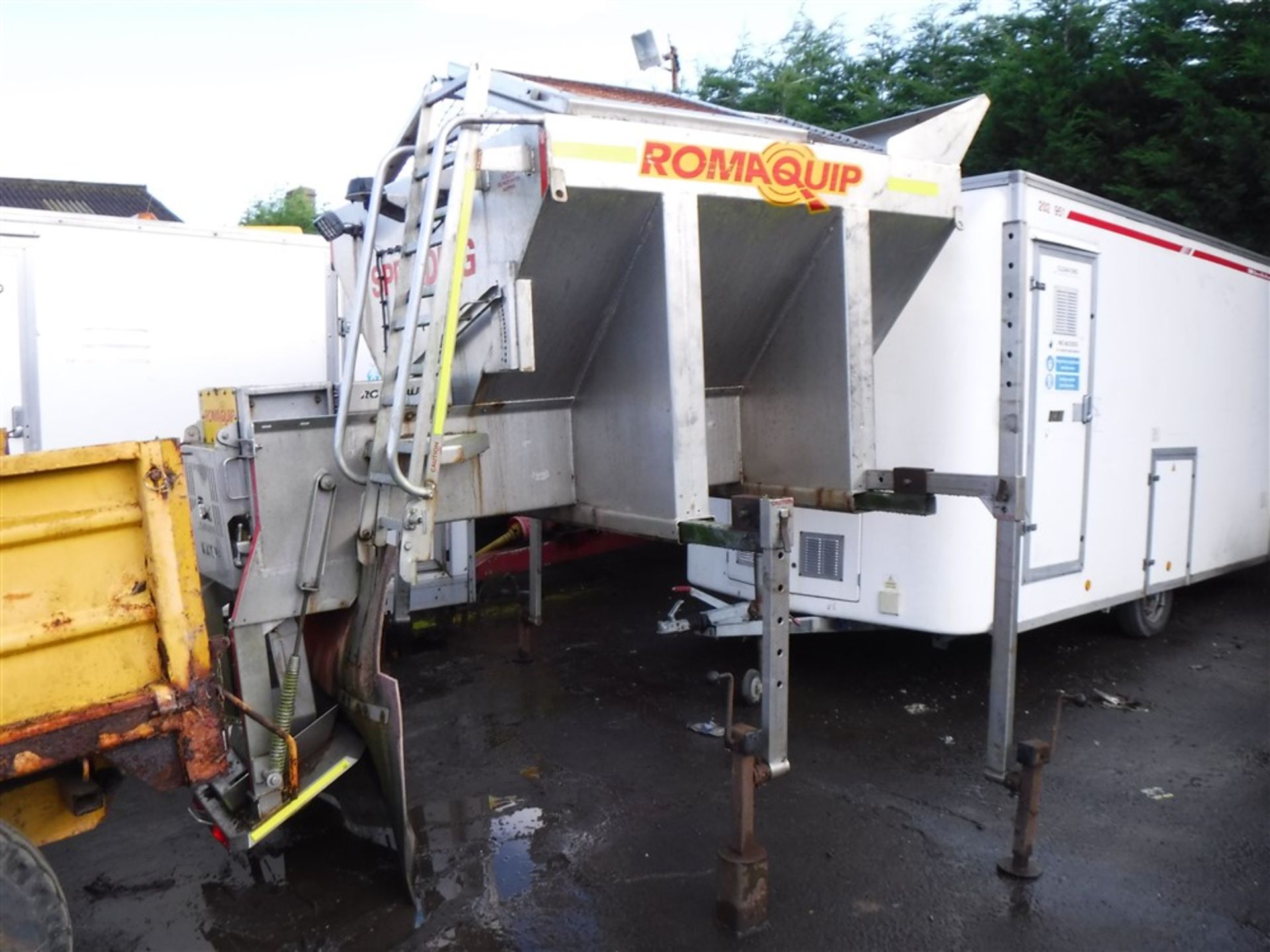 ROMAQUIP GRITTER BODY ON LEGS (DIRECT COUNCIL) [+ VAT]