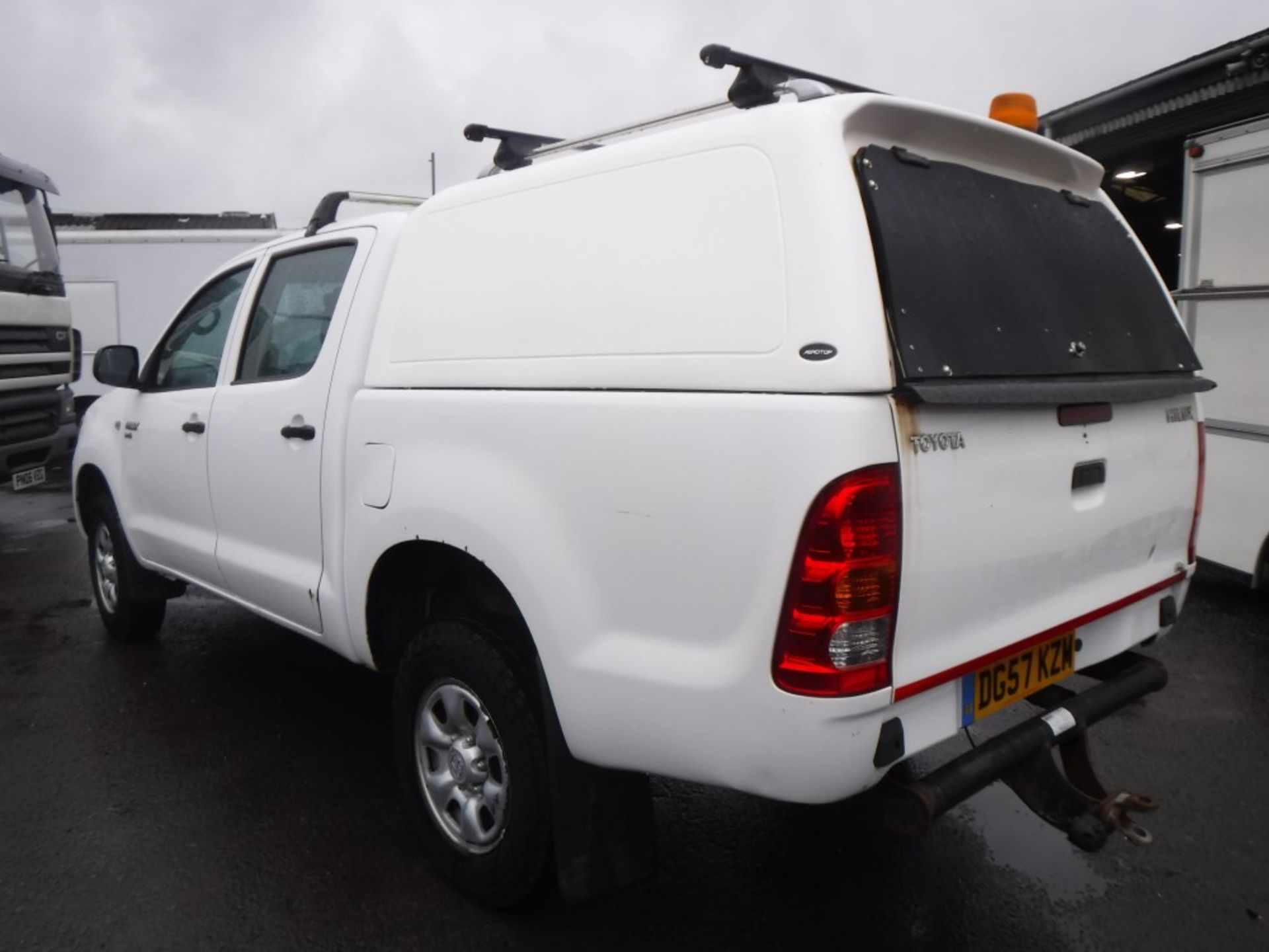 57 reg TOYOTA HI-LUX HL2 D-4D 4 X 4 PICKUP, 1ST REG 09/07, TEST 06/18, 130650M, V5 MAY FOLLOW ( - Image 3 of 5